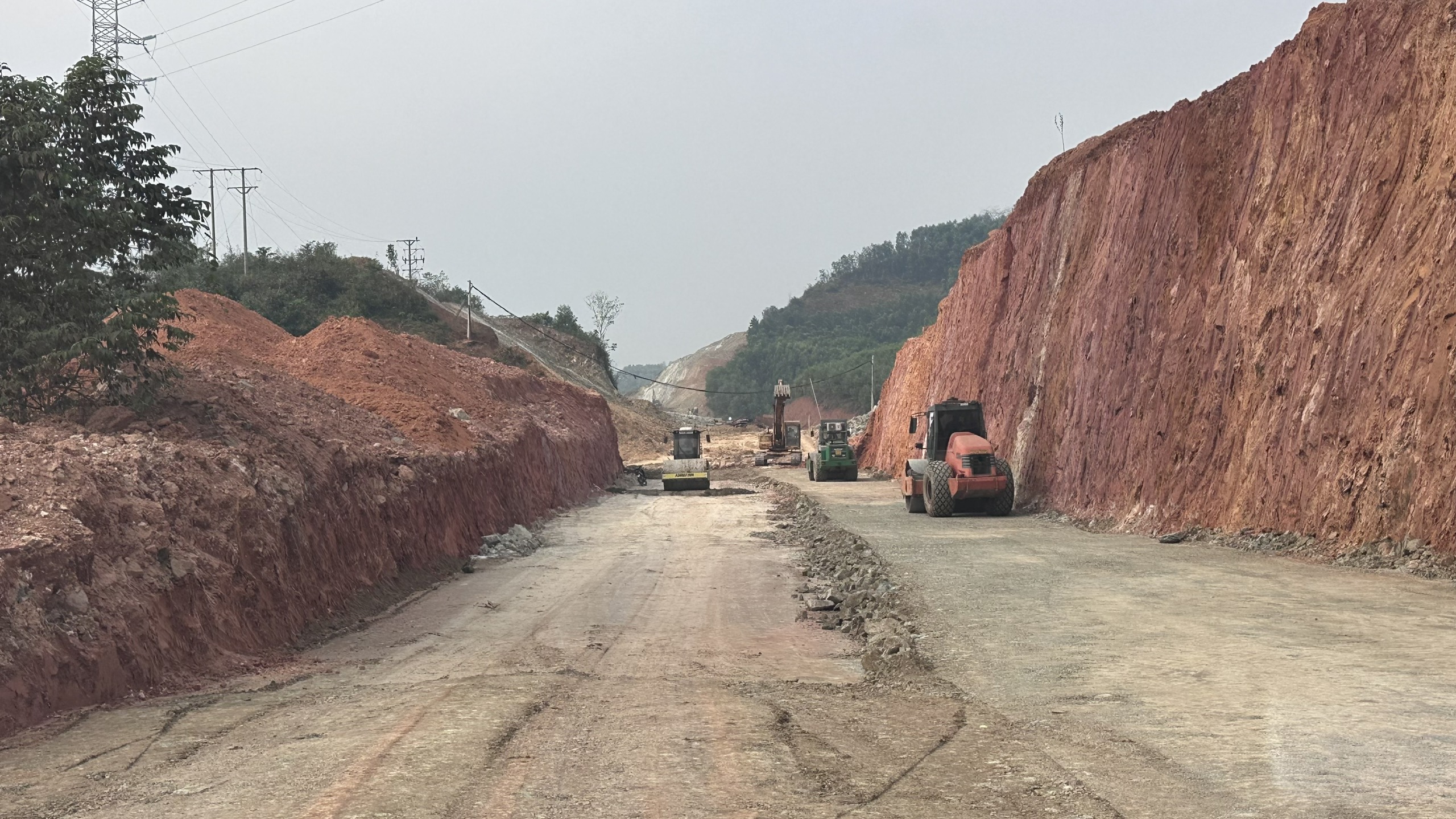 Tăng ca, tăng k&iacute;p đẩy nhanh tiến độ cao tốc Tuy&ecirc;n Quang - H&agrave; Giang- Ảnh 10.