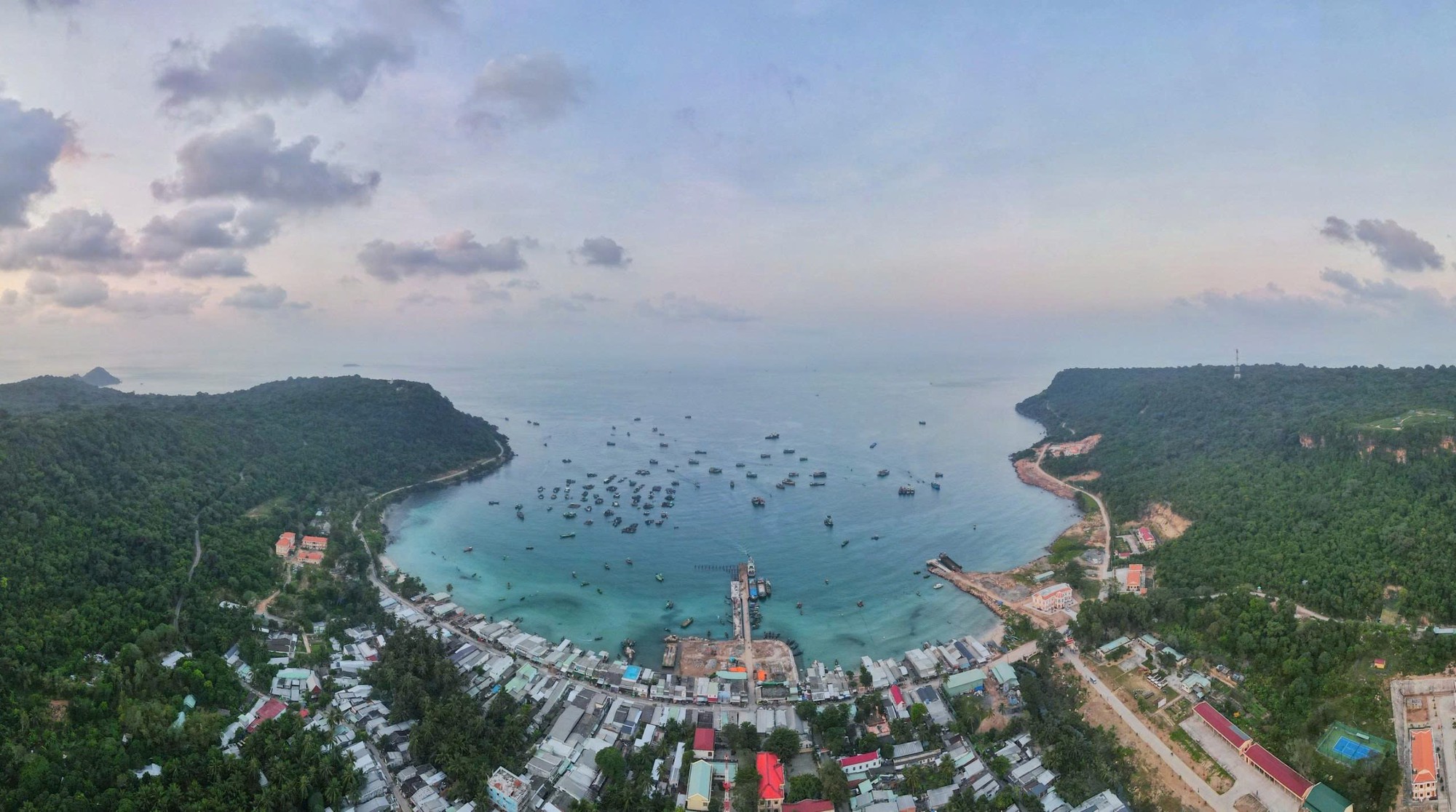 An Giang: Gần 2.200 cử tri tr&ecirc;n đảo tiền ti&ecirc;u c&aacute;ch đất liền 200km đi bầu cử sớm- Ảnh 1.