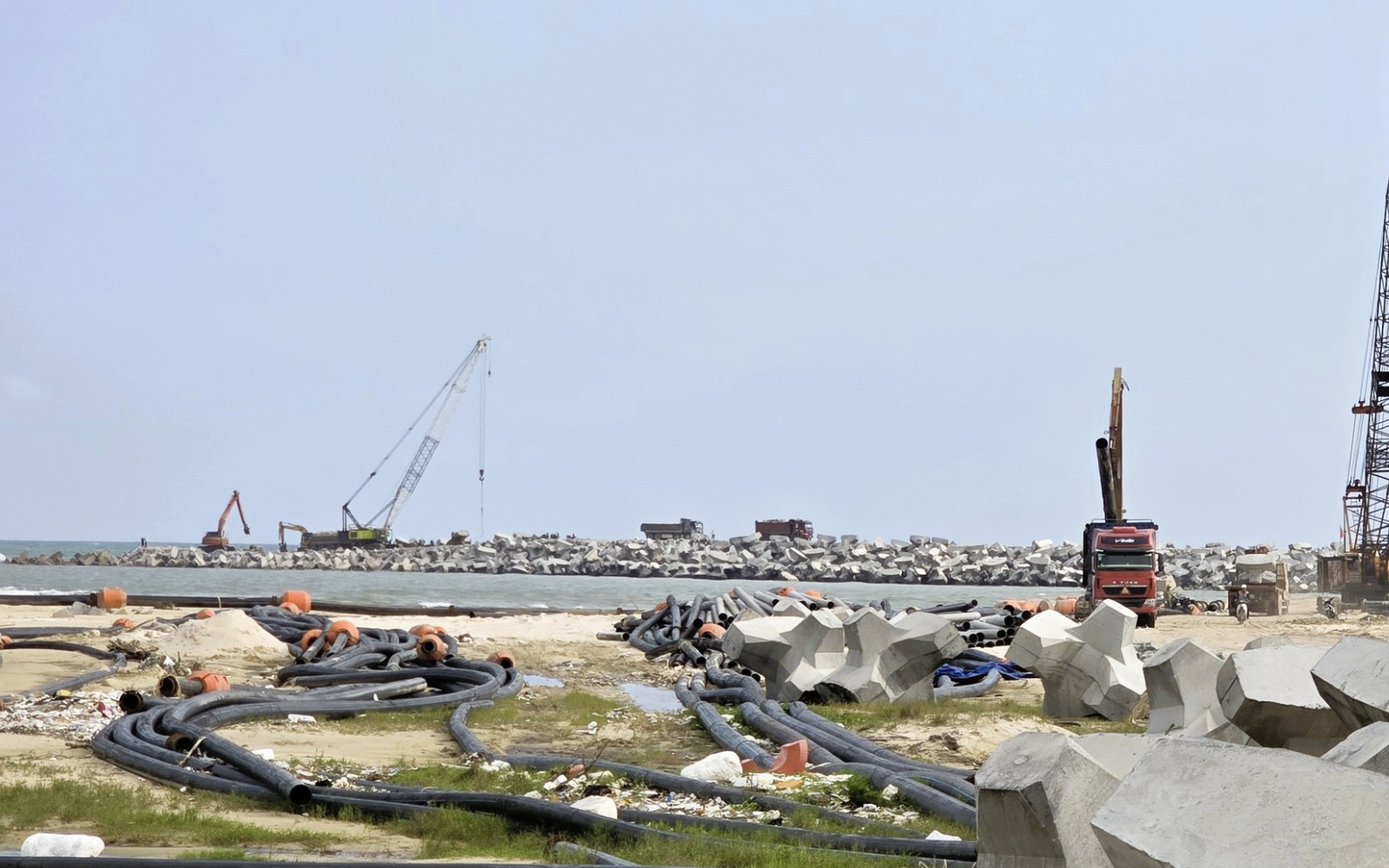 Cảng Mỹ Thủy 14.000 tỷ đồng chuẩn bị khai th&aacute;c bến đầu ti&ecirc;n v&agrave;o th&aacute;ng 4/2026