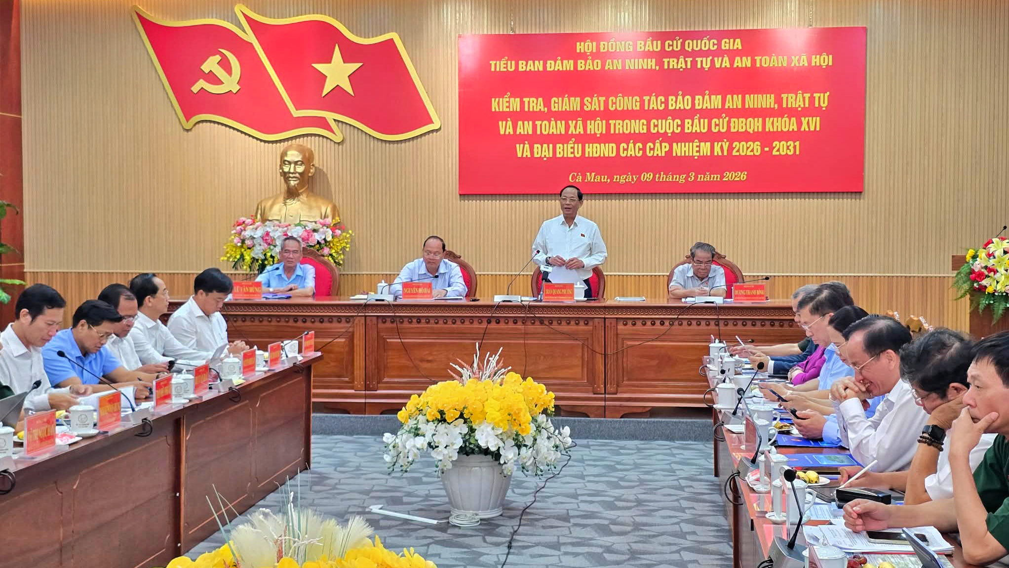 Đo&agrave;n c&ocirc;ng t&aacute;c Trung ương kiểm tra c&ocirc;ng t&aacute;c chuẩn bị bầu cử tại C&agrave; Mau, Đồng Nai- Ảnh 1.