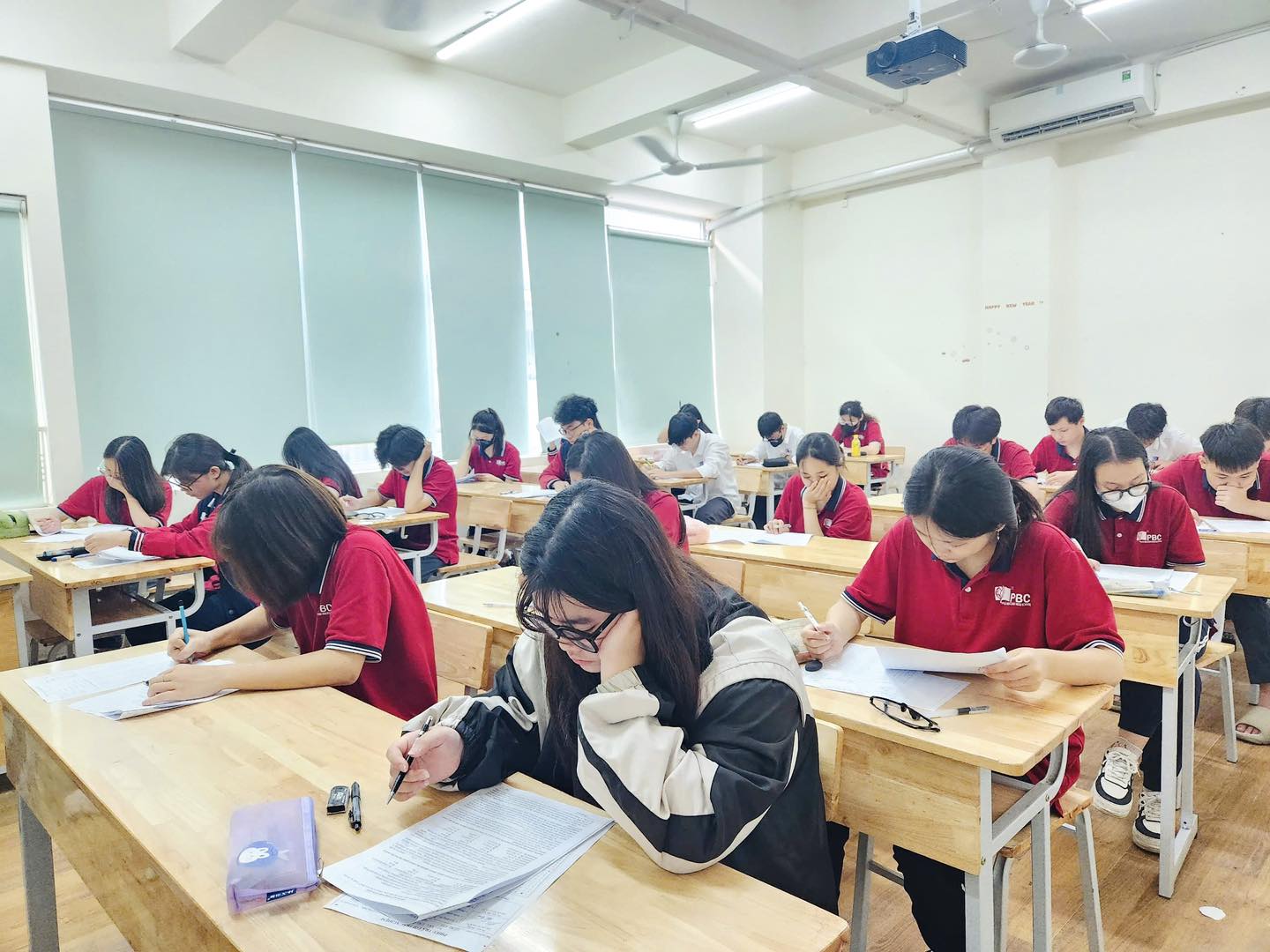 Học sinh lớp 11, 12 Hà Nội làm khảo sát theo định dạng thi tốt nghiệp mới- Ảnh 1. Học sinh lớp 11, 12 Hà Nội làm khảo sát theo định dạng thi tốt nghiệp mới- Ảnh 1.