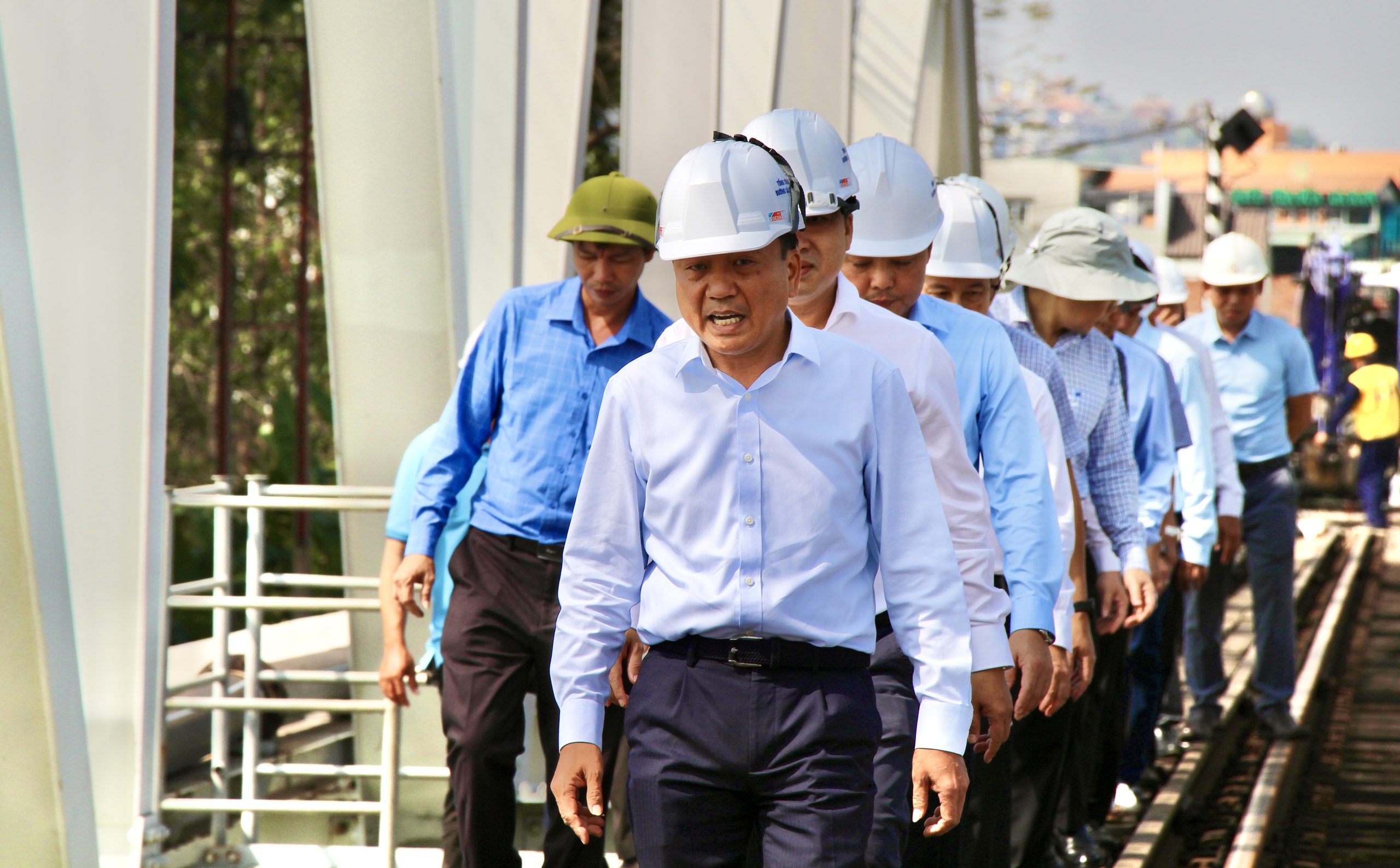 Thứ trưởng Nguyễn Danh Huy: Khẩn trương khắc phục sự cố, xử l&yacute; tr&aacute;ch nhiệm vụ cầu Ghềnh- Ảnh 1.