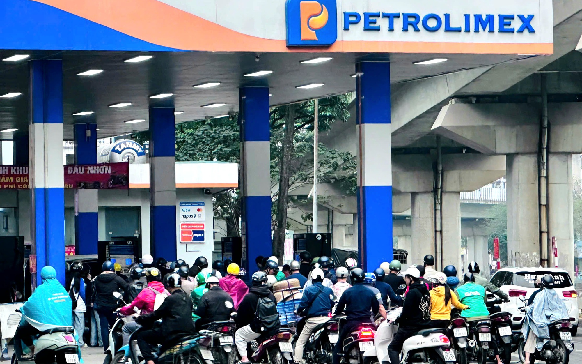 Đ&atilde; đến l&uacute;c b&igrave;nh ổn gi&aacute; xăng dầu