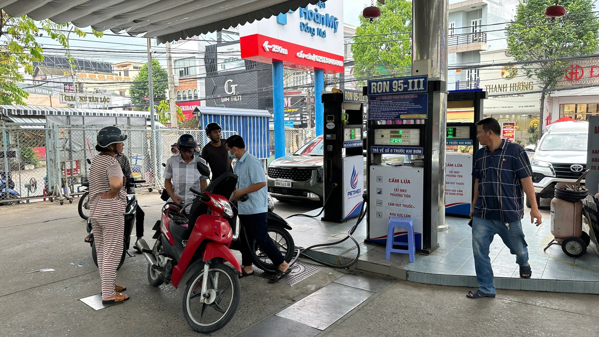 Đồng Nai c&ocirc;ng bố đường d&acirc;y n&oacute;ng tiếp nhận phản &aacute;nh, tr&aacute;nh găm h&agrave;ng xăng, dầu- Ảnh 1.