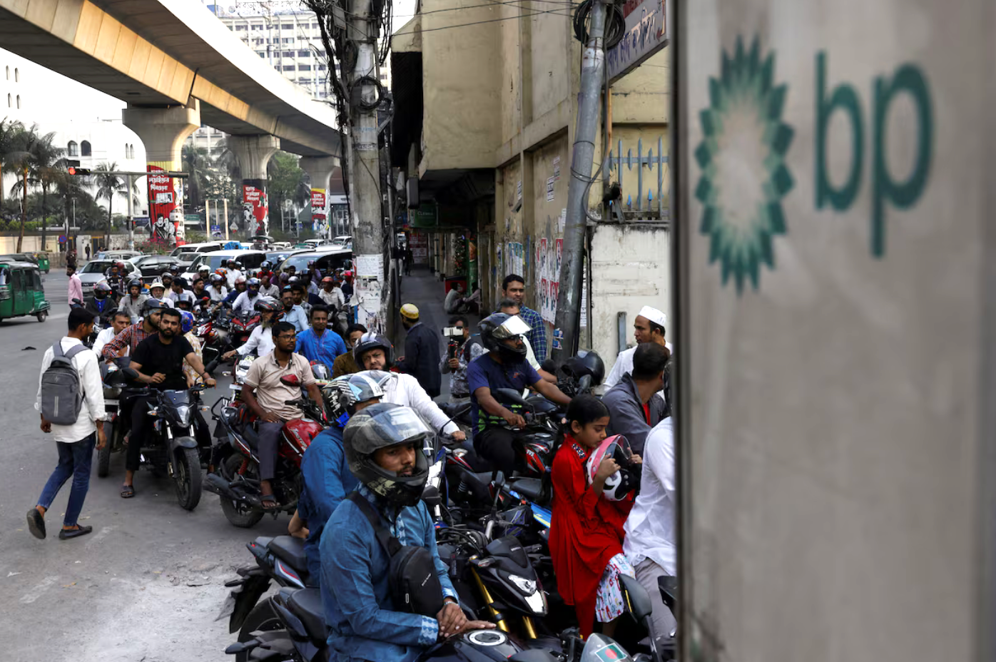 Bangladesh tạm đ&oacute;ng cửa to&agrave;n bộ trường đại học để tiết kiệm nhi&ecirc;n liệu- Ảnh 1.