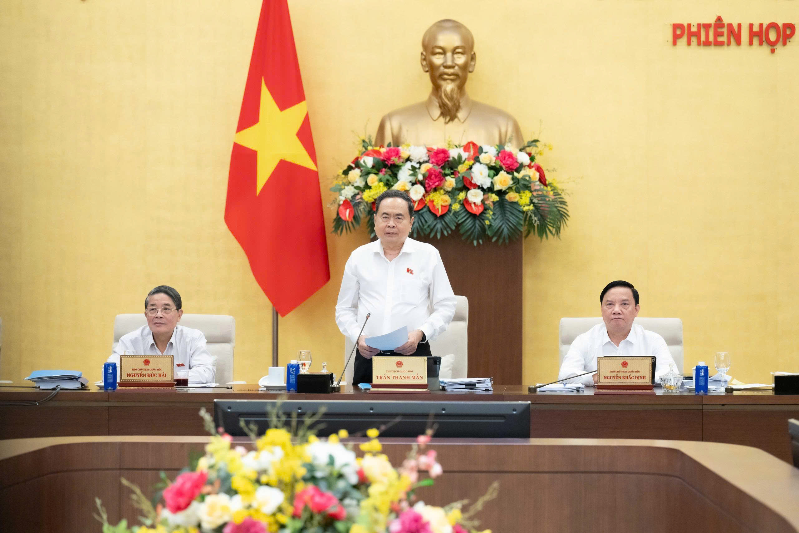 Phải chặt chẽ, thận trọng trong c&ocirc;ng t&aacute;c nh&acirc;n sự tr&igrave;nh Quốc hội kh&oacute;a XVI- Ảnh 1.