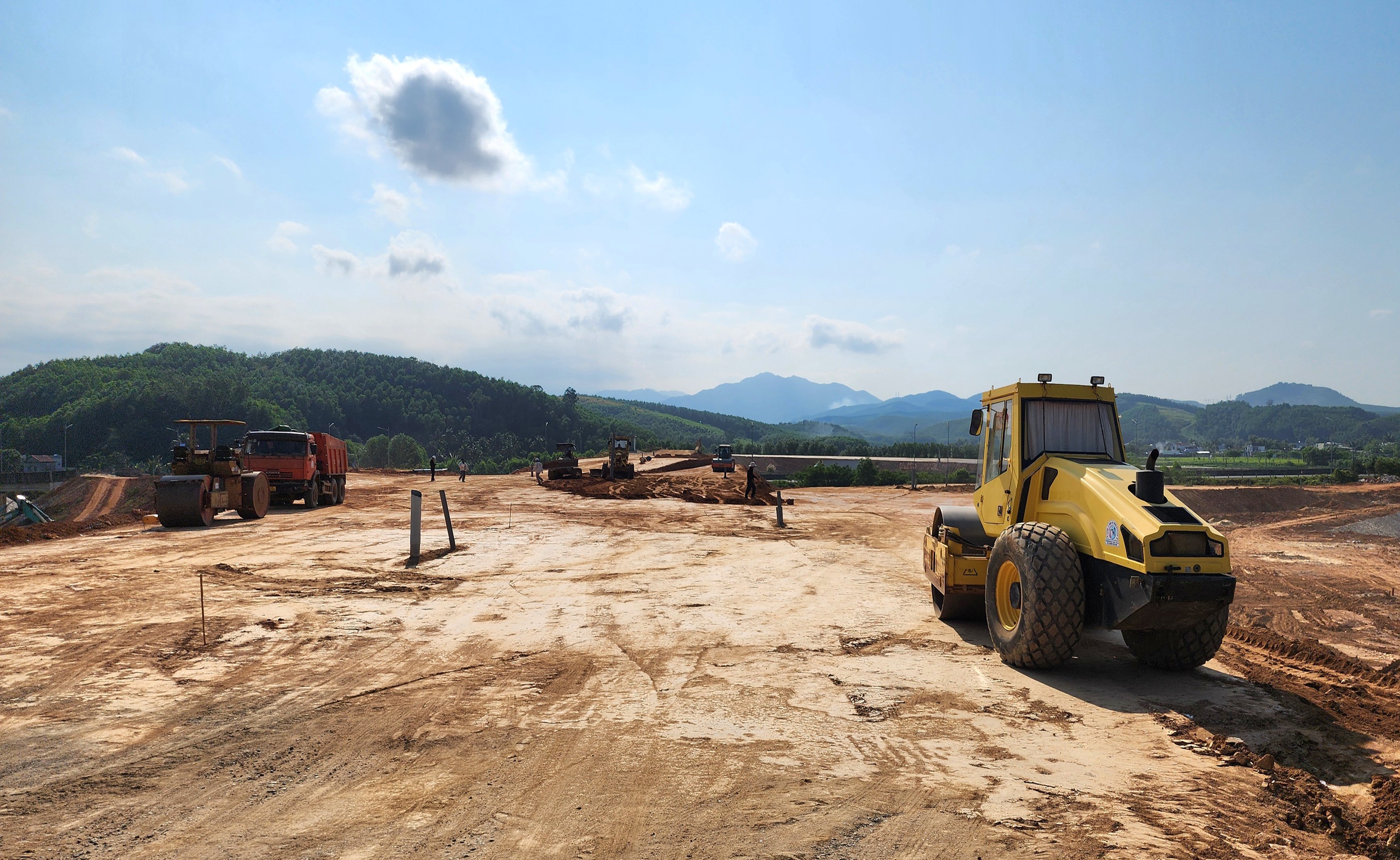 Ho&agrave;n th&agrave;nh n&uacute;t giao nối cao tốc với khu kinh tế Dung Quất trong th&aacute;ng 6- Ảnh 13.