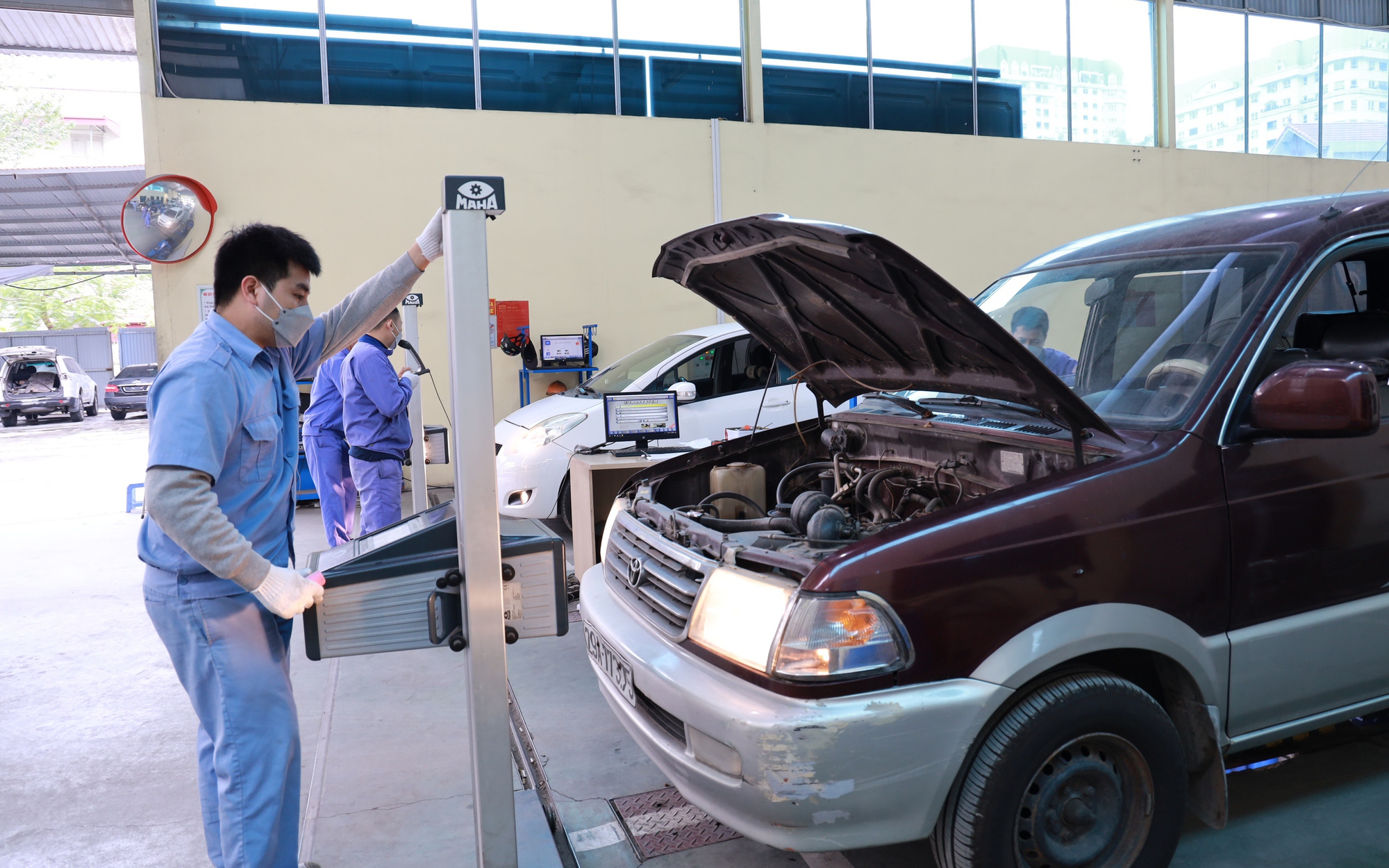 Bỏ nhiều r&agrave;o cản trong kiểm định kh&iacute; thải xe m&ocirc; t&ocirc;, xe gắn m&aacute;y- Ảnh 2.