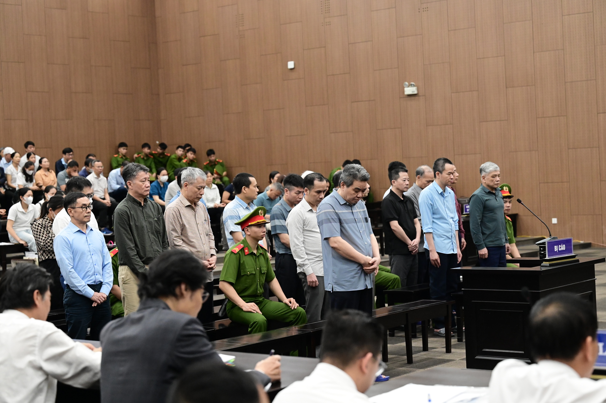 Nhận hối lộ 4,5 tỷ đồng, cựu thứ trưởng Ho&agrave;ng Văn Thắng bị đề nghị 4 - 5 năm t&ugrave;- Ảnh 3.