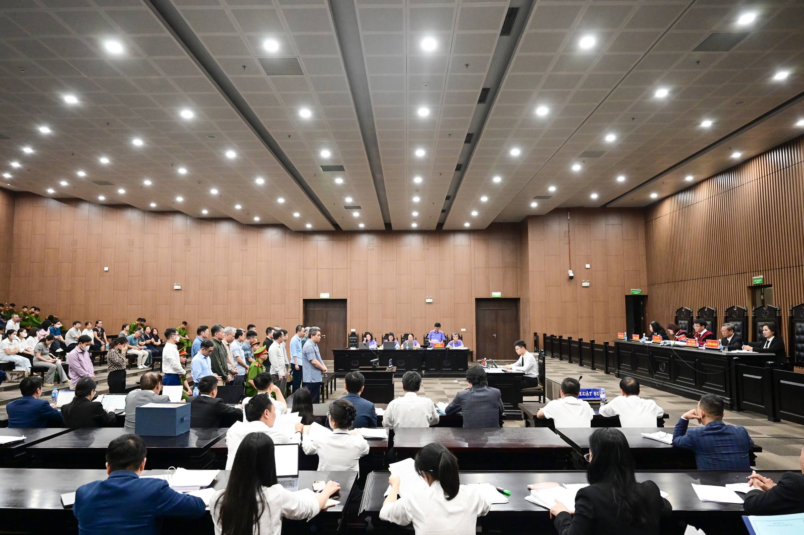 Nhận hối lộ 4,5 tỷ đồng, cựu thứ trưởng Ho&agrave;ng Văn Thắng bị đề nghị 4 - 5 năm t&ugrave;- Ảnh 2.