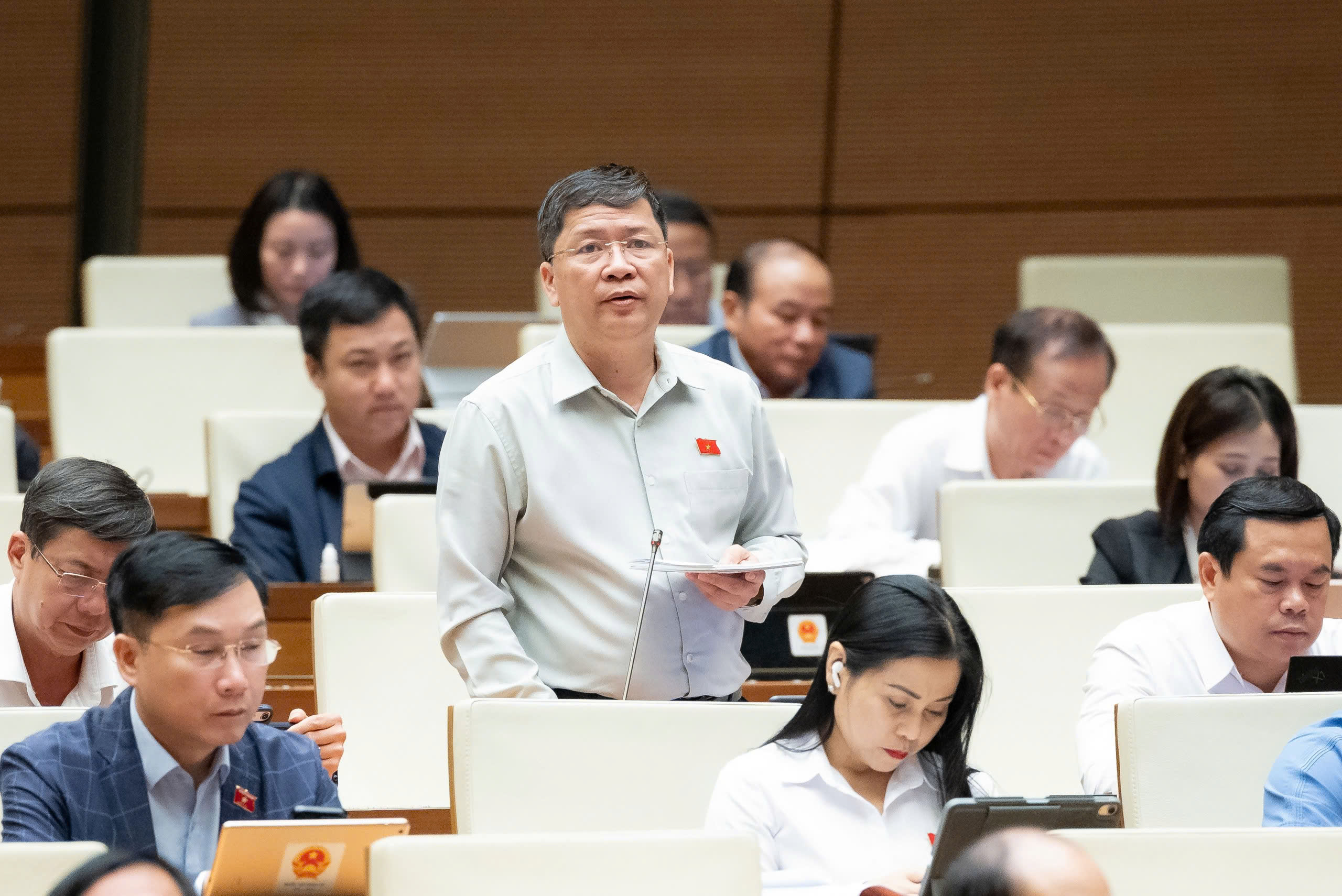 Quốc hội b&agrave;n giải ph&aacute;p giảm thuế, tăng tự chủ nguồn cung xăng dầu trong nước- Ảnh 3.