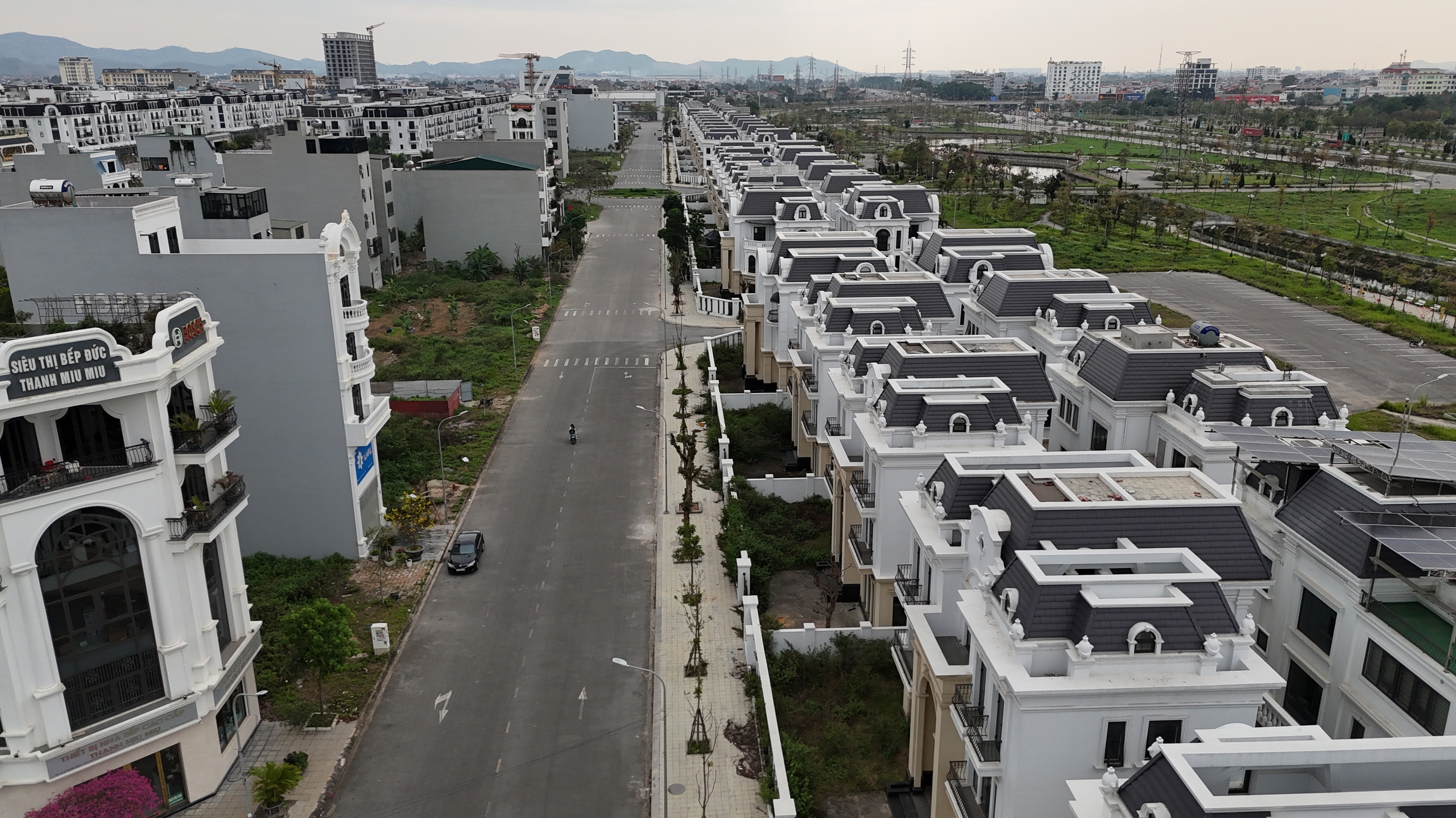 Phố đi bộ Bắc Giang đìu hiu: Nhà tiền tỷ xây xong vẫn vắng bóng người- Ảnh 14.