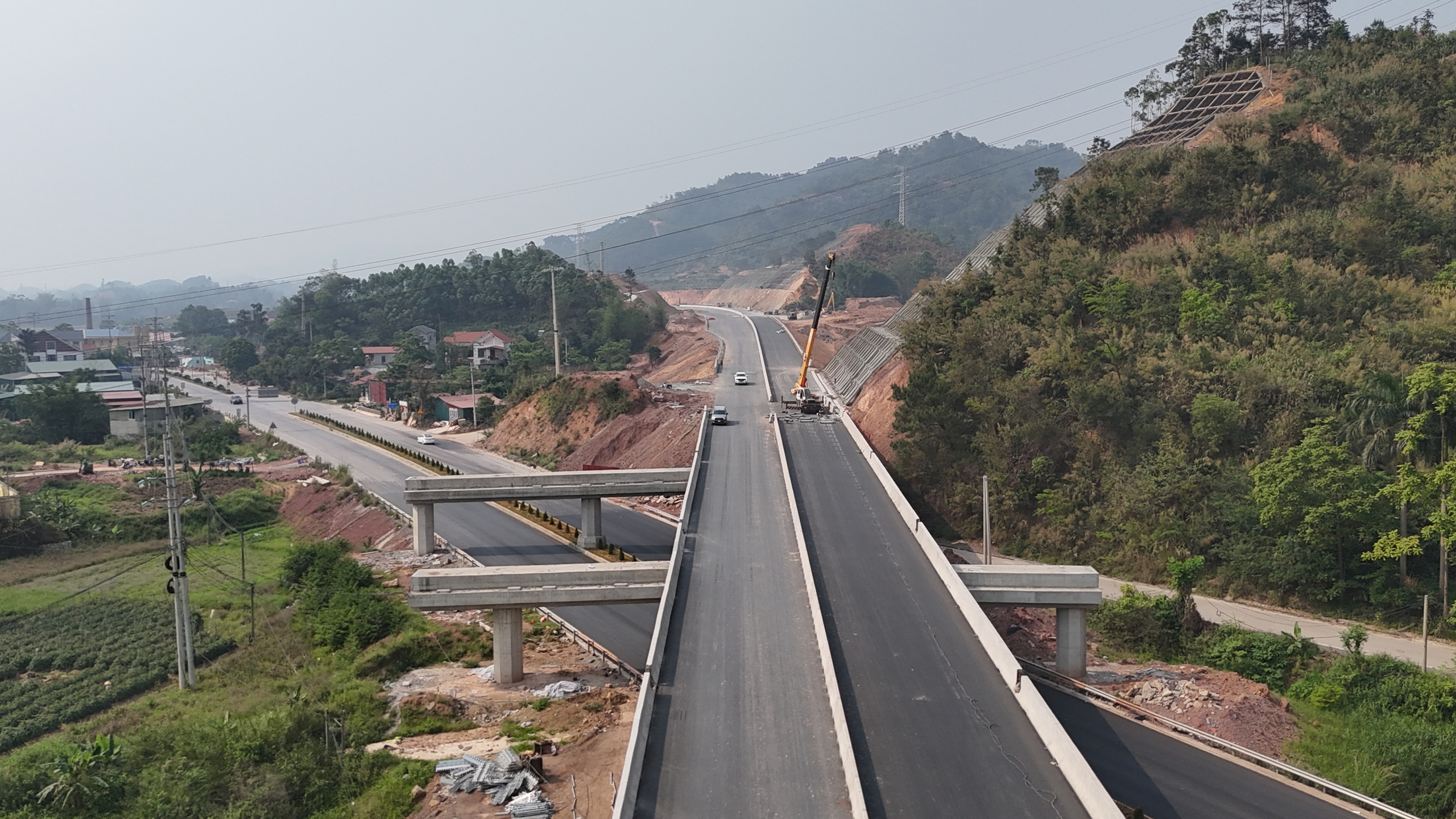 Cận cảnh cao tốc Hữu Nghị - Chi Lăng trước ngày về đích- Ảnh 8. Cận cảnh cao tốc Hữu Nghị - Chi Lăng trước ngày về đích- Ảnh 8.