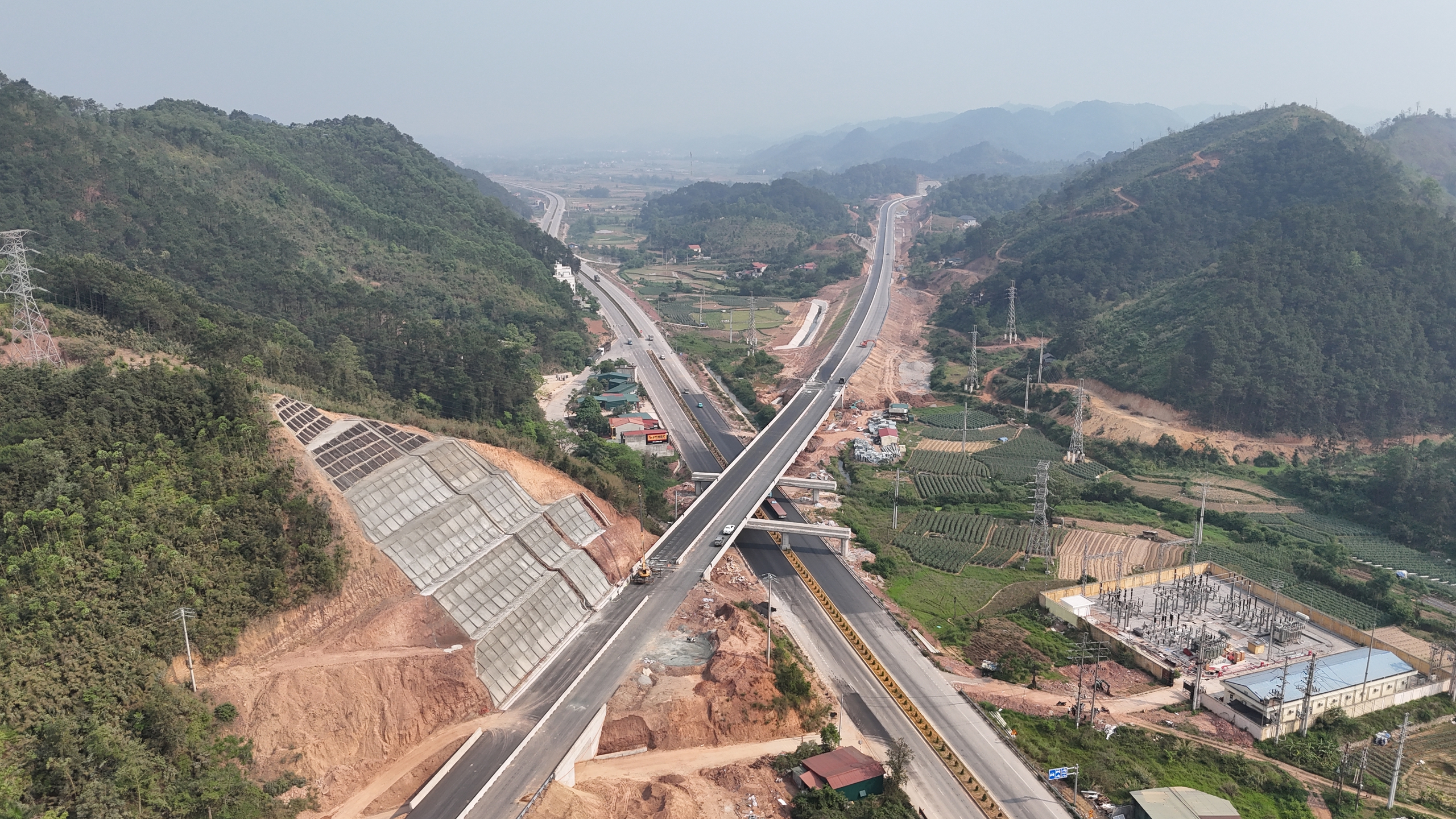 Cận cảnh cao tốc Hữu Nghị - Chi Lăng trước ngày về đích- Ảnh 7. Cận cảnh cao tốc Hữu Nghị - Chi Lăng trước ngày về đích- Ảnh 7.