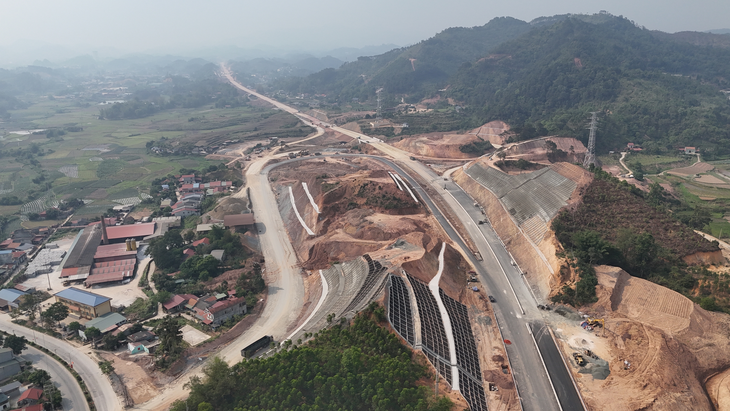 Cận cảnh cao tốc Hữu Nghị - Chi Lăng trước ngày về đích- Ảnh 5. Cận cảnh cao tốc Hữu Nghị - Chi Lăng trước ngày về đích- Ảnh 5.