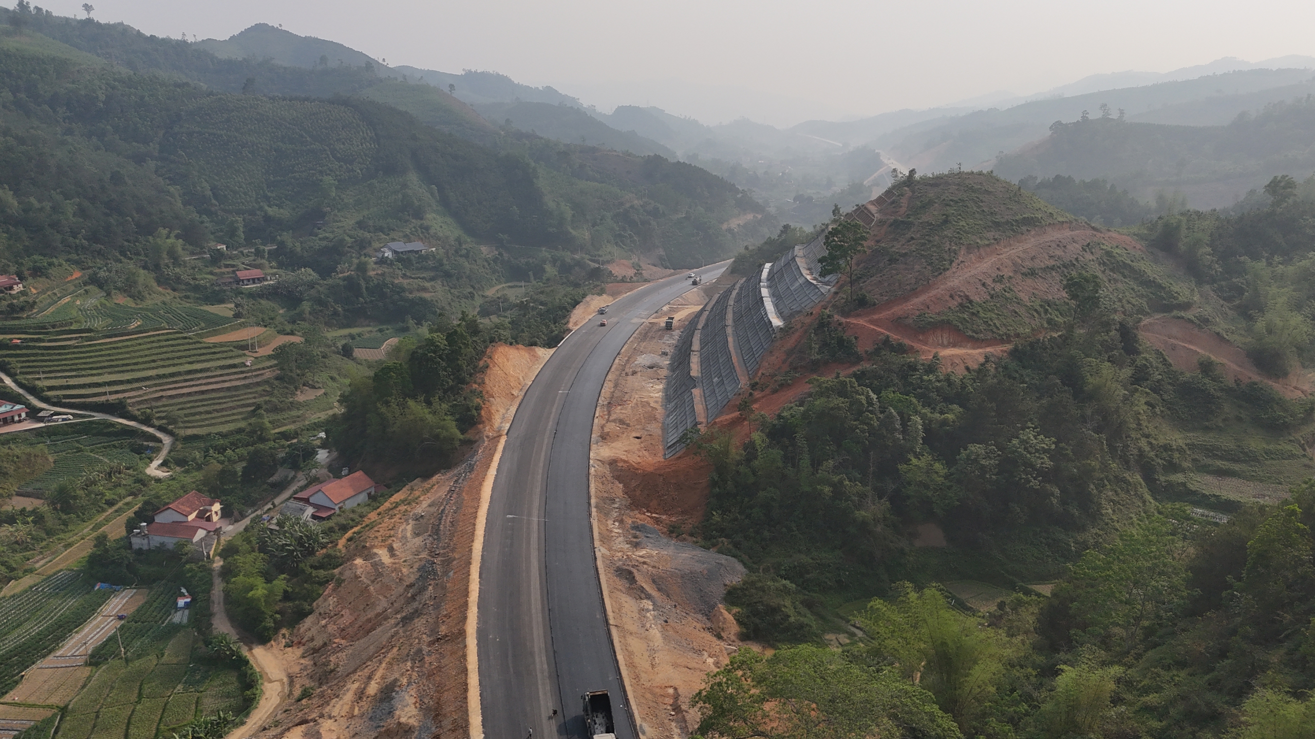 Cận cảnh cao tốc Hữu Nghị - Chi Lăng trước ngày về đích- Ảnh 6. Cận cảnh cao tốc Hữu Nghị - Chi Lăng trước ngày về đích- Ảnh 6.