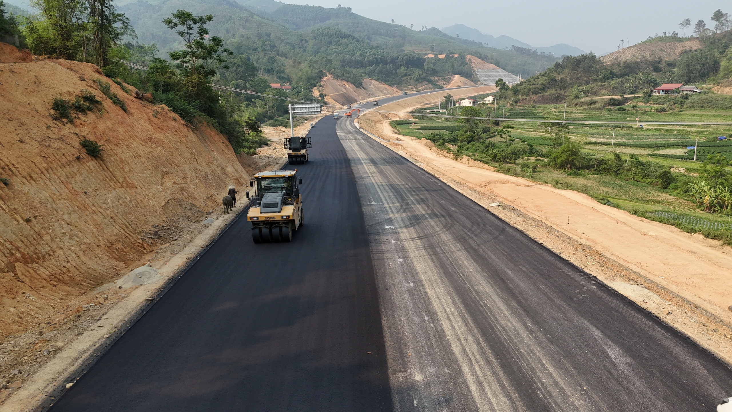 Cận cảnh cao tốc Hữu Nghị - Chi Lăng trước ngày về đích- Ảnh 18. Cận cảnh cao tốc Hữu Nghị - Chi Lăng trước ngày về đích- Ảnh 18.