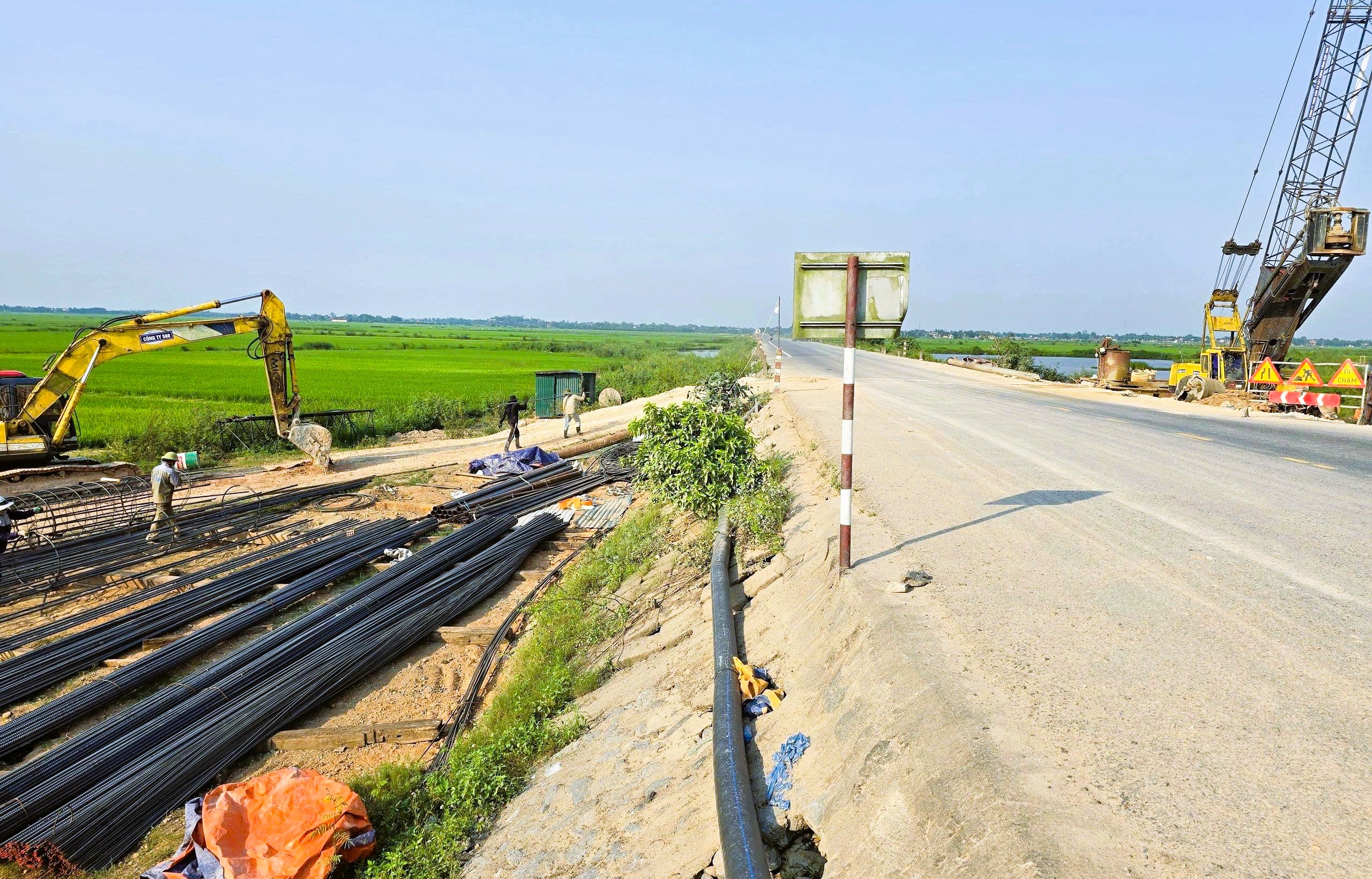 Quảng Trị tăng cường b&igrave;nh ổn gi&aacute; vật liệu, đẩy nhanh tiến độ dự &aacute;n trọng điểm- Ảnh 5.