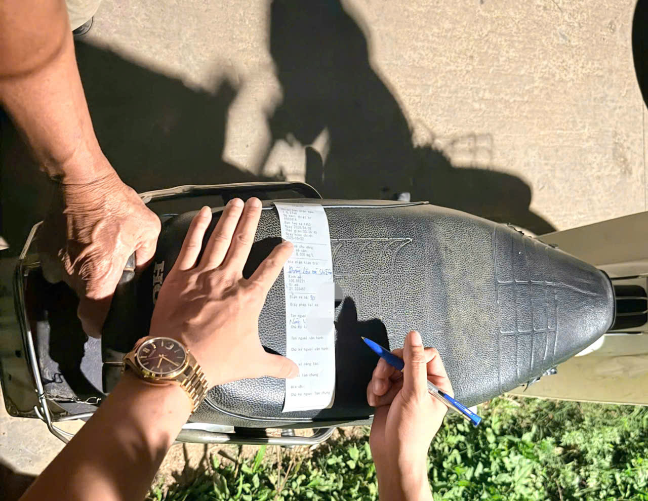 CSGT Bắc Ninh xuyên đêm trên đường liên xã, tạo chuyển biến về an toàn giao thông- Ảnh 3. CSGT Bắc Ninh xuyên đêm trên đường liên xã, tạo chuyển biến về an toàn giao thông- Ảnh 3.