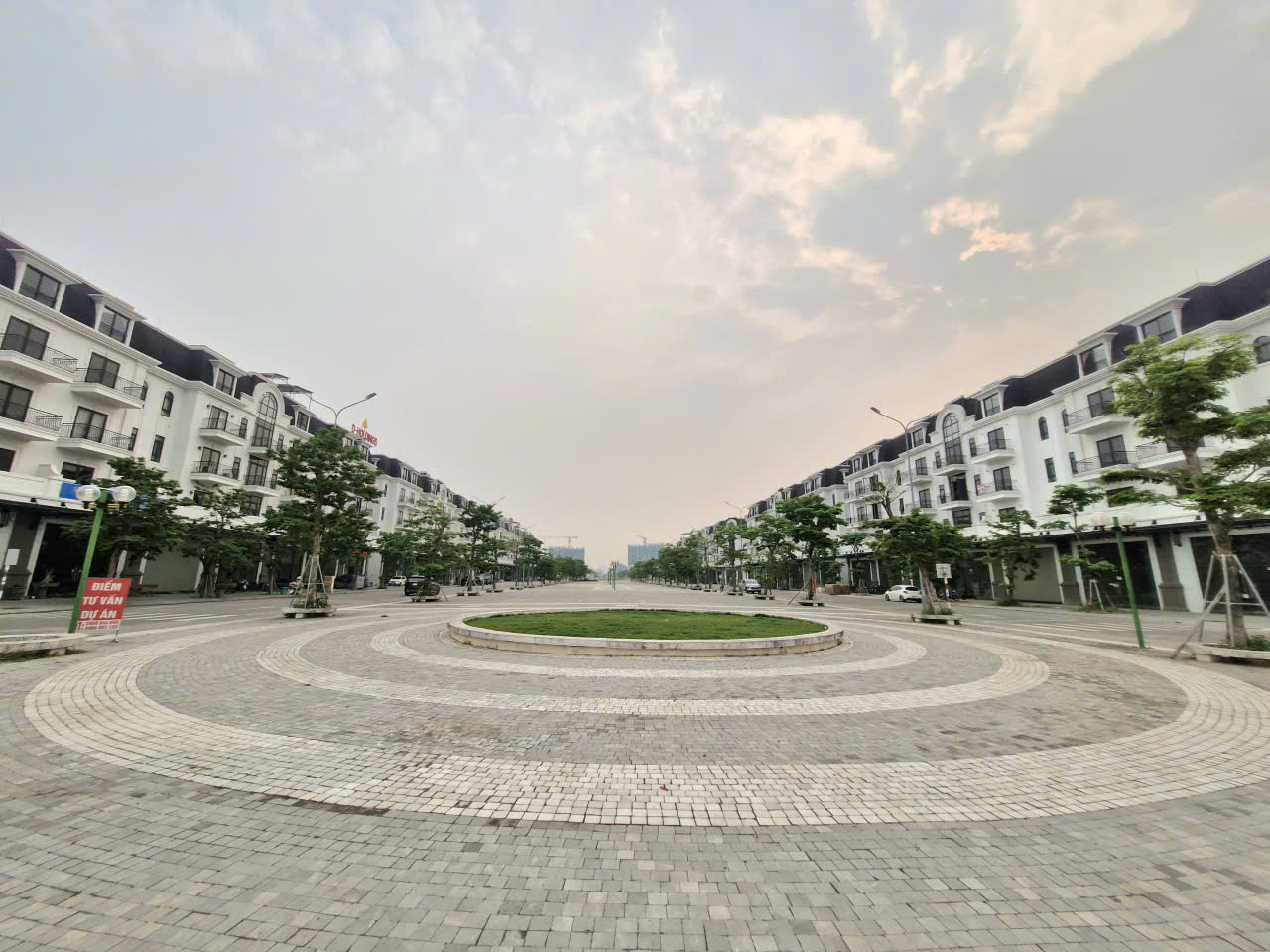 Phố đi bộ Bắc Giang đìu hiu: Nhà tiền tỷ xây xong vẫn vắng bóng người- Ảnh 2.