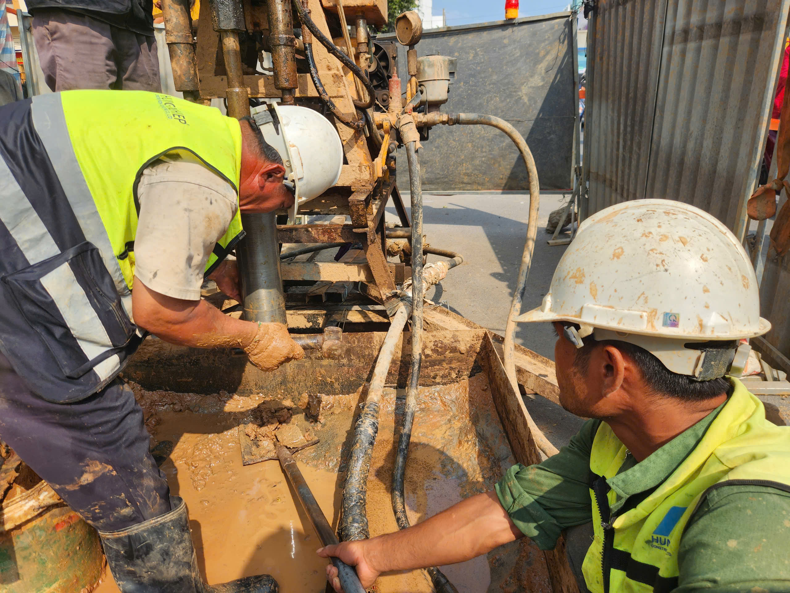 TP.HCM gấp rút khoan khảo sát địa chất tuyến metro số 2- Ảnh 9. TP.HCM gấp rút khoan khảo sát địa chất tuyến metro số 2- Ảnh 9.