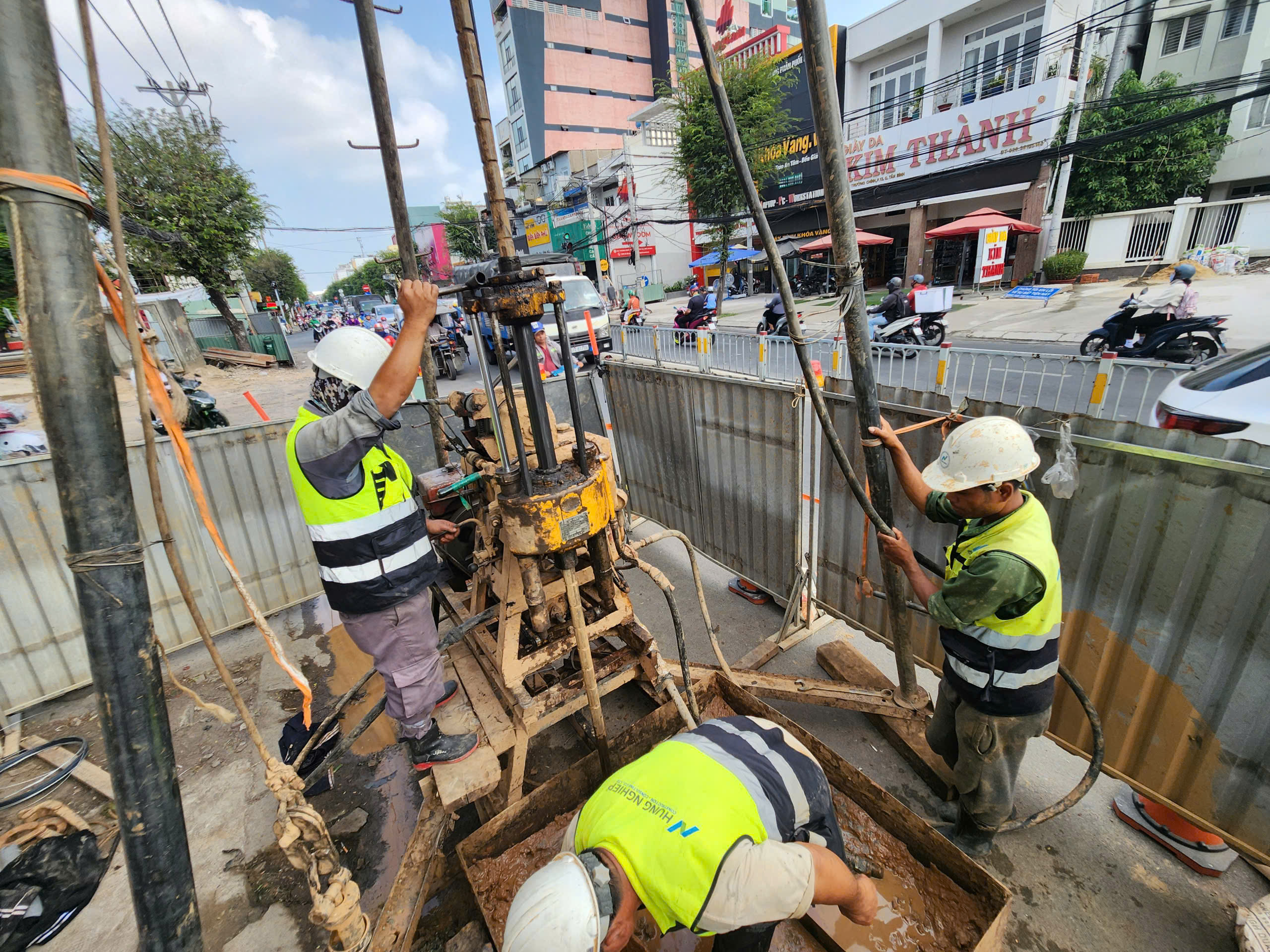TP.HCM gấp rút khoan khảo sát địa chất tuyến metro số 2- Ảnh 5. TP.HCM gấp rút khoan khảo sát địa chất tuyến metro số 2- Ảnh 5.