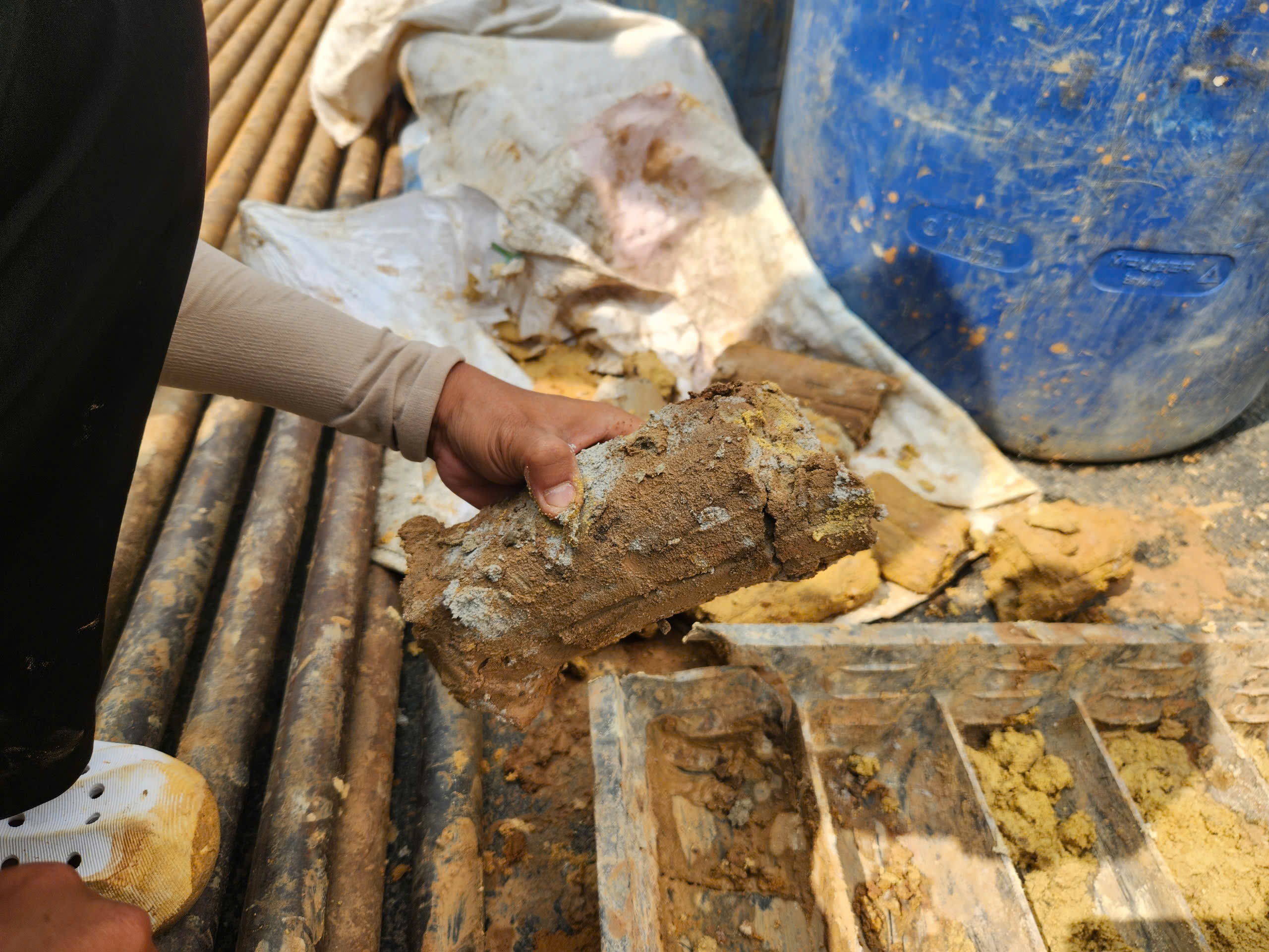 TP.HCM gấp rút khoan khảo sát địa chất tuyến metro số 2- Ảnh 8. TP.HCM gấp rút khoan khảo sát địa chất tuyến metro số 2- Ảnh 8.