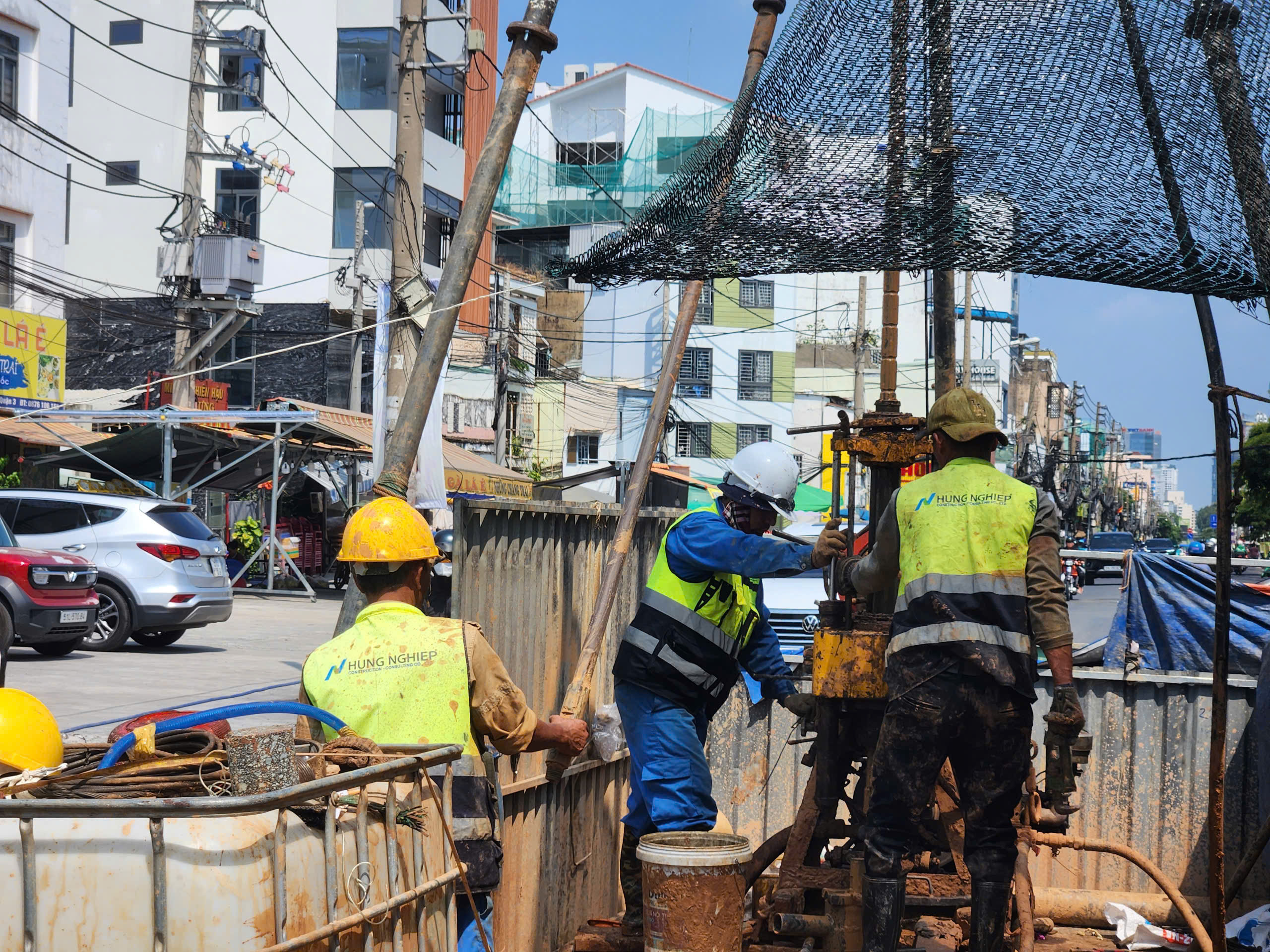 TP.HCM gấp rút khoan khảo sát địa chất tuyến metro số 2- Ảnh 4. TP.HCM gấp rút khoan khảo sát địa chất tuyến metro số 2- Ảnh 4.