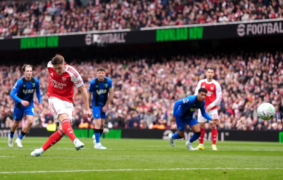 Thua Bournemouth, Arsenal khiến cuộc đua v&ocirc; địch hấp dẫn hơn- Ảnh 2.