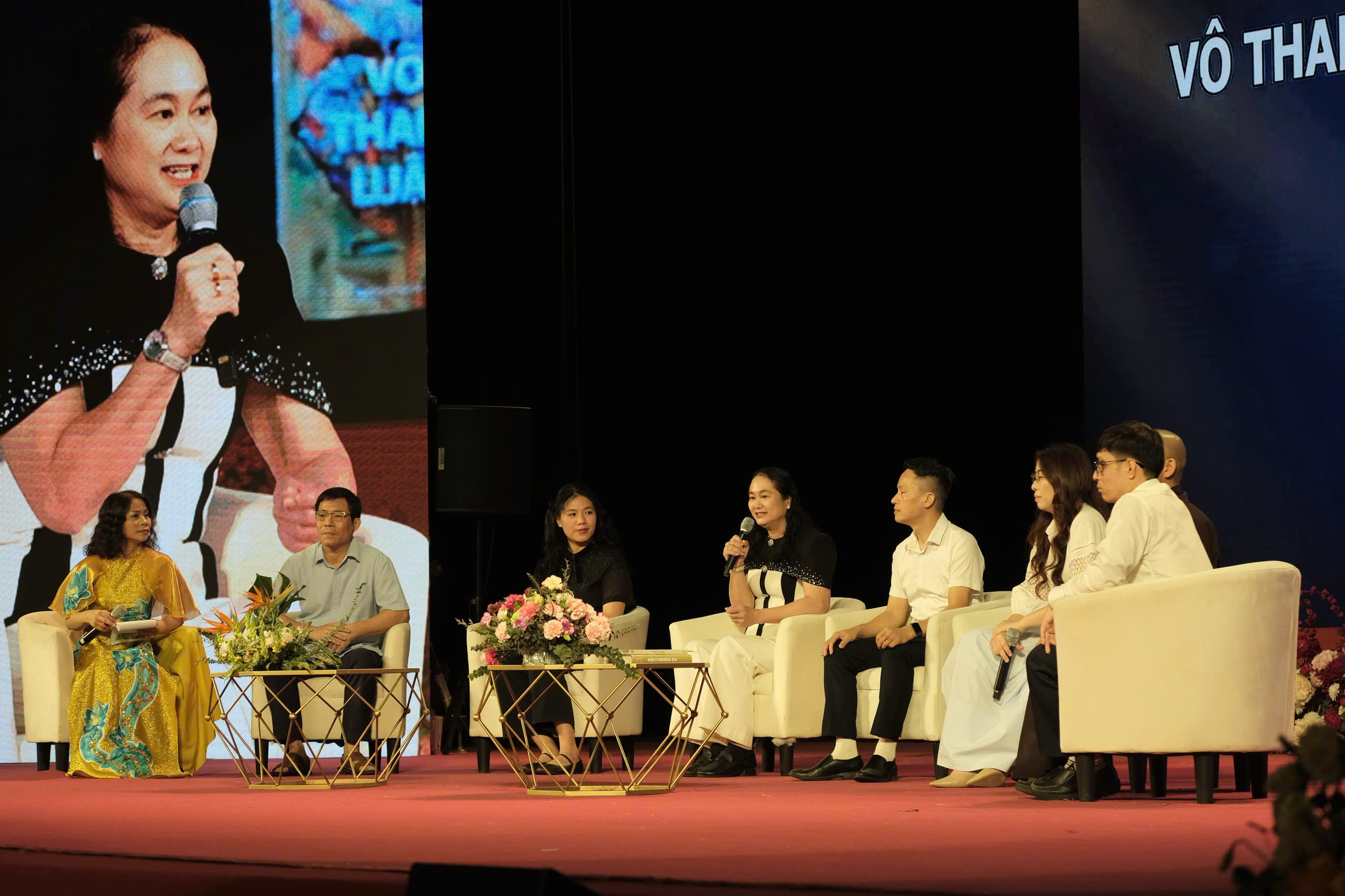 T&aacute;c giả L&yacute; Tứ ra mắt t&aacute;c phẩm ''V&ocirc; thanh luận'' v&agrave; tập thơ ''Nhặt nhạnh''- Ảnh 3.