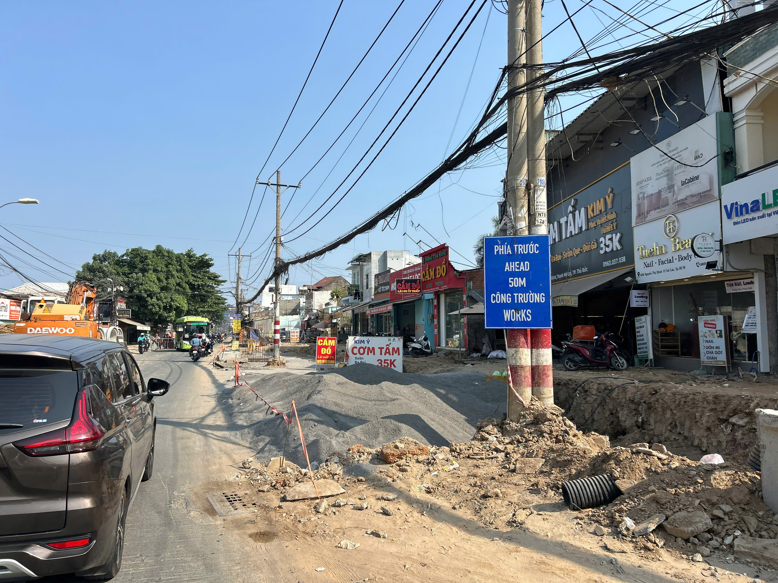 Dự &aacute;n mở rộng đường Nguyễn Thị Định vướng mặt bằng, chậm di dời hạ tầng điện- Ảnh 4.