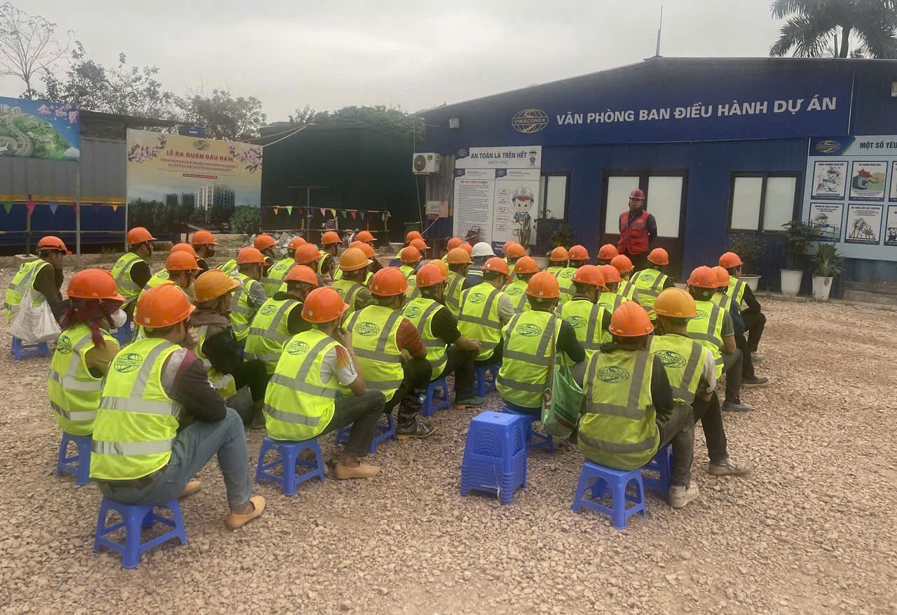 Phú Thọ đẩy mạnh phát triển nhà ở xã hội, siết chặt an toàn lao động- Ảnh 3. Phú Thọ đẩy mạnh phát triển nhà ở xã hội, siết chặt an toàn lao động- Ảnh 3.