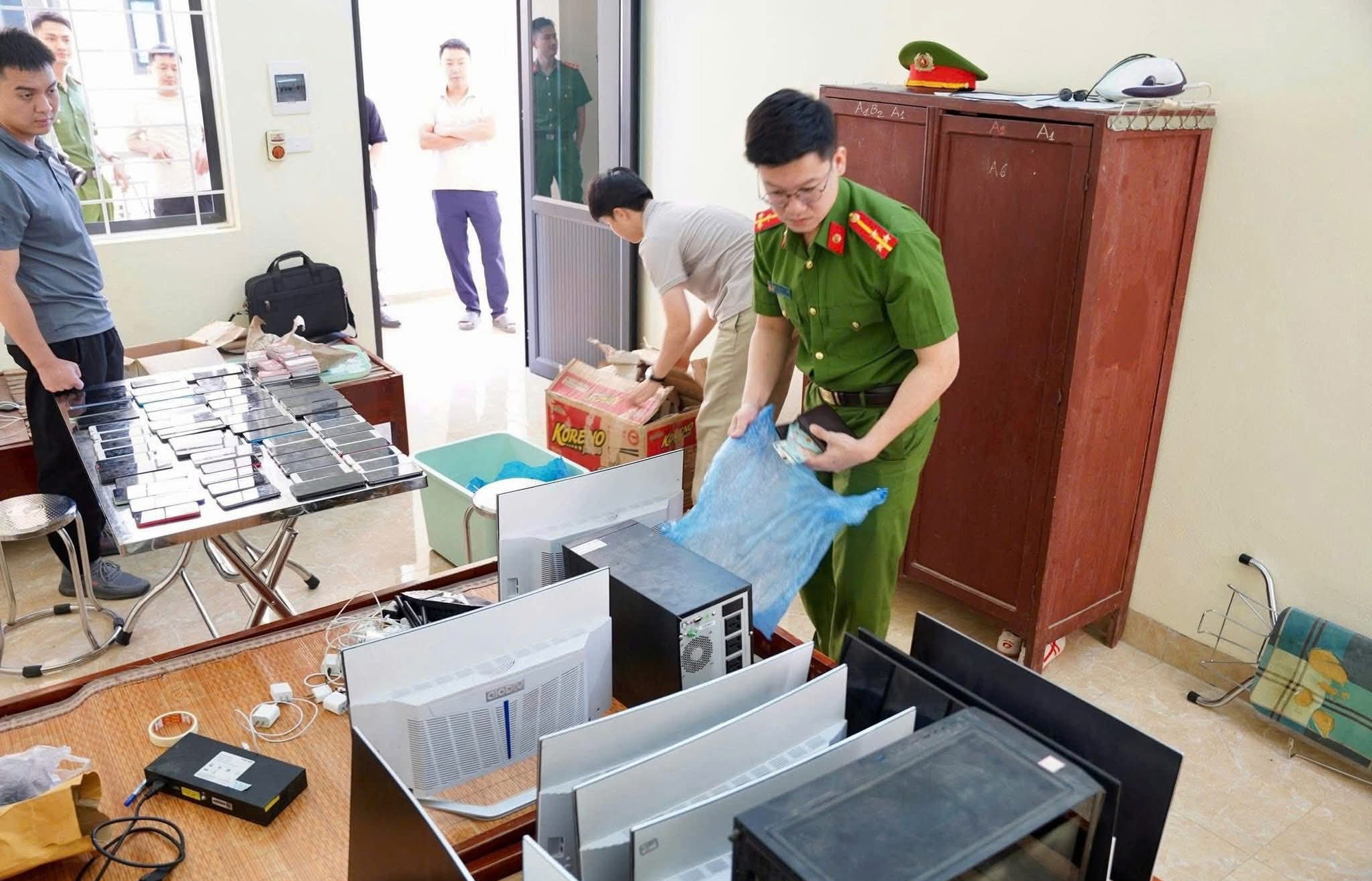 Bắt 59 đối tượng trong đường d&acirc;y lừa đảo c&ocirc;ng nghệ cao ở Điện Bi&ecirc;n- Ảnh 2.