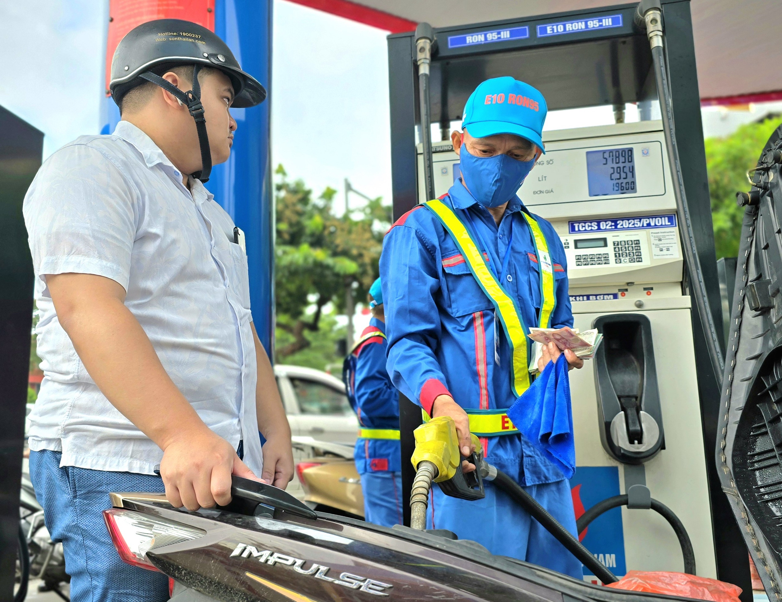 C&aacute;c nh&agrave; m&aacute;y lọc dầu vận h&agrave;nh ở mức c&ocirc;ng suất cao nhất- Ảnh 1.