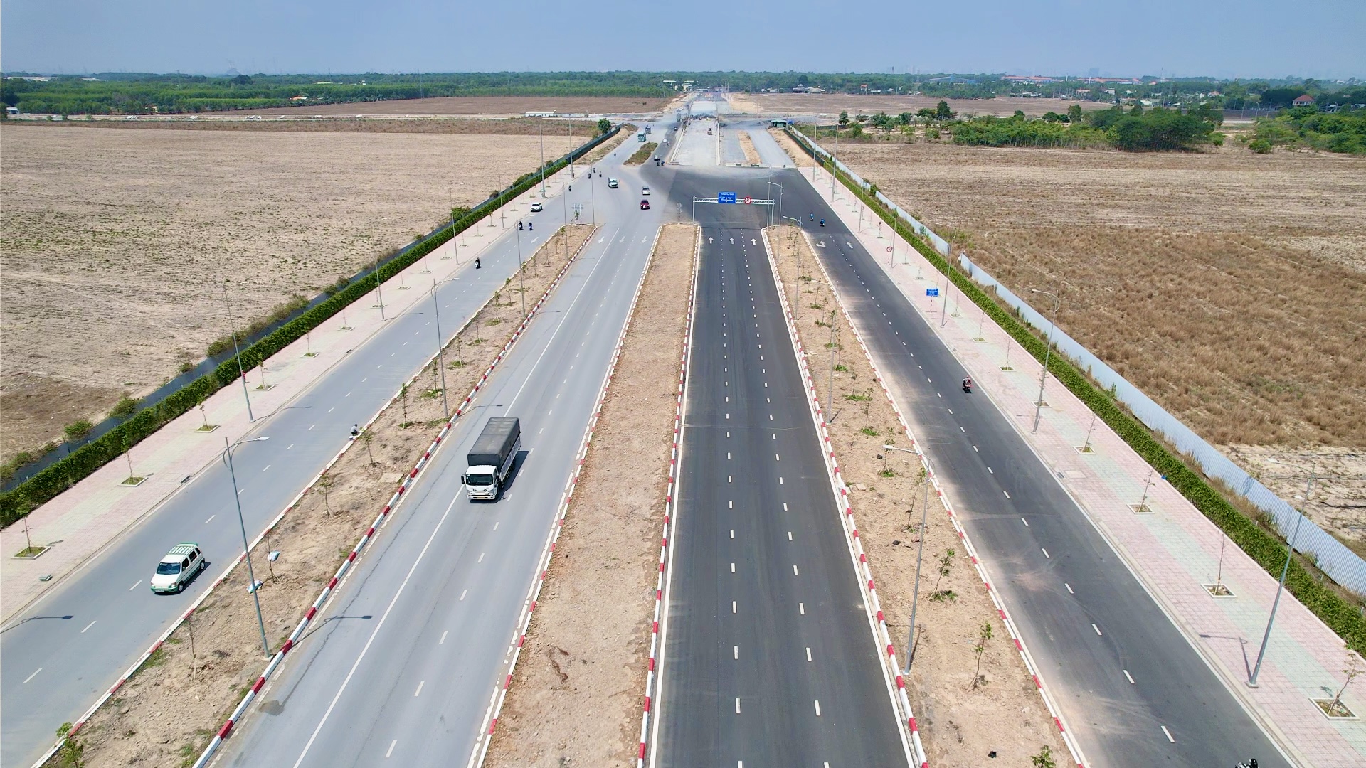 Đường 25B dần hoàn thiện, kết nối sân bay Long Thành- Ảnh 3. Đường 25B dần hoàn thiện, kết nối sân bay Long Thành- Ảnh 3.