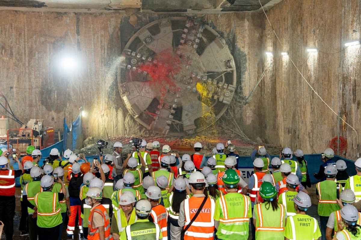 Hoàn thành khoan hầm 4 km tuyến metro Nhổn - ga Hà Nội- Ảnh 1. Hoàn thành khoan hầm 4 km tuyến metro Nhổn - ga Hà Nội- Ảnh 1.