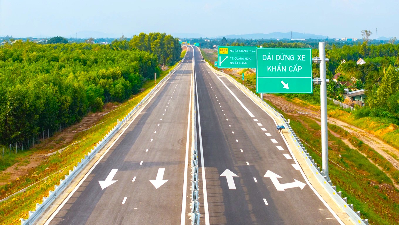 Hai tuyến cao tốc miền Trung sắp khai thác, tốc độ tối đa 90 km/h- Ảnh 1. Hai tuyến cao tốc miền Trung sắp khai thác, tốc độ tối đa 90 km/h- Ảnh 1.