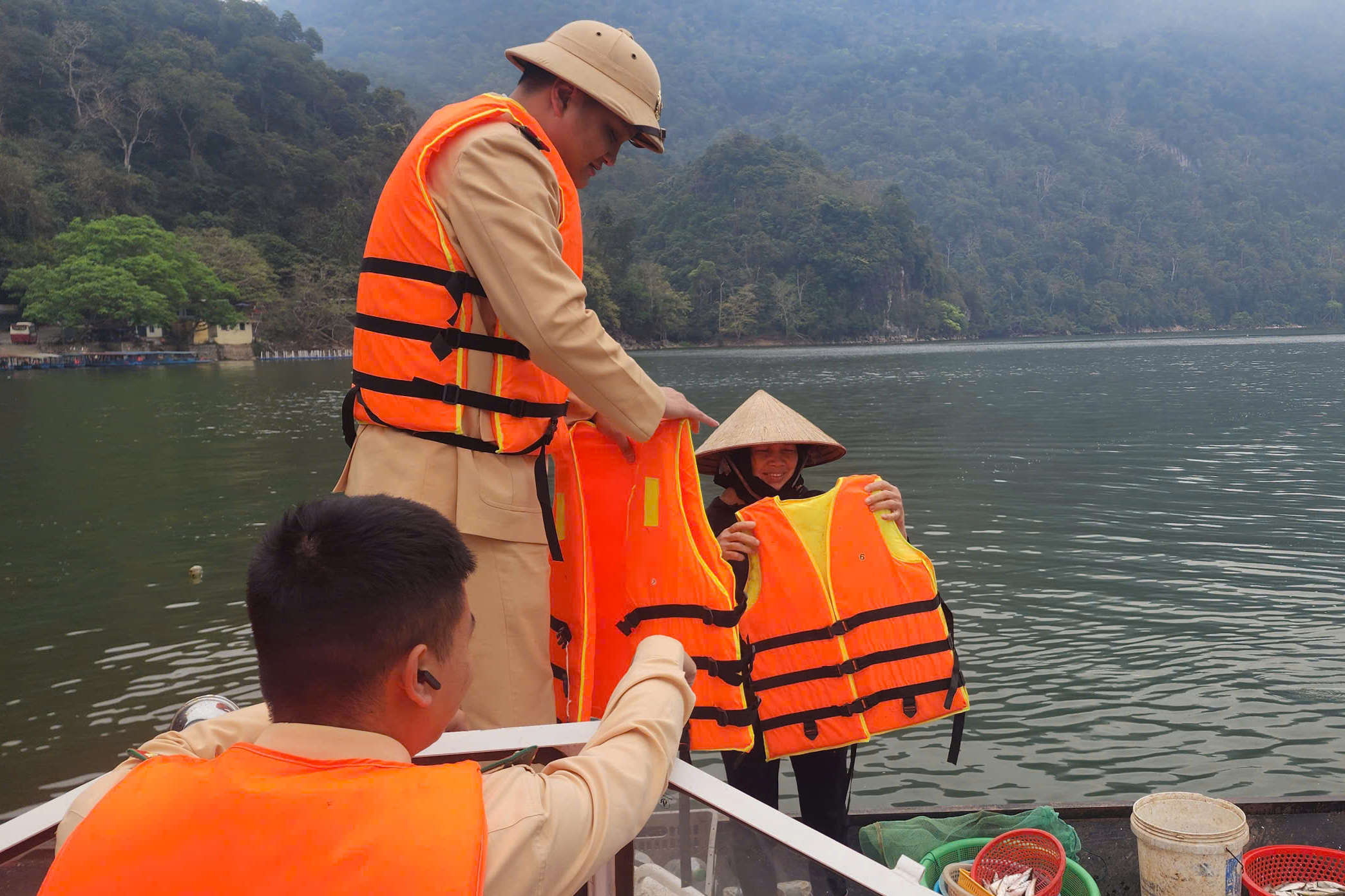 Th&aacute;i Nguy&ecirc;n: Linh hoạt giải ph&aacute;p đảm bảo an to&agrave;n giao th&ocirc;ng trước nghỉ lễ 30/4- Ảnh 7.