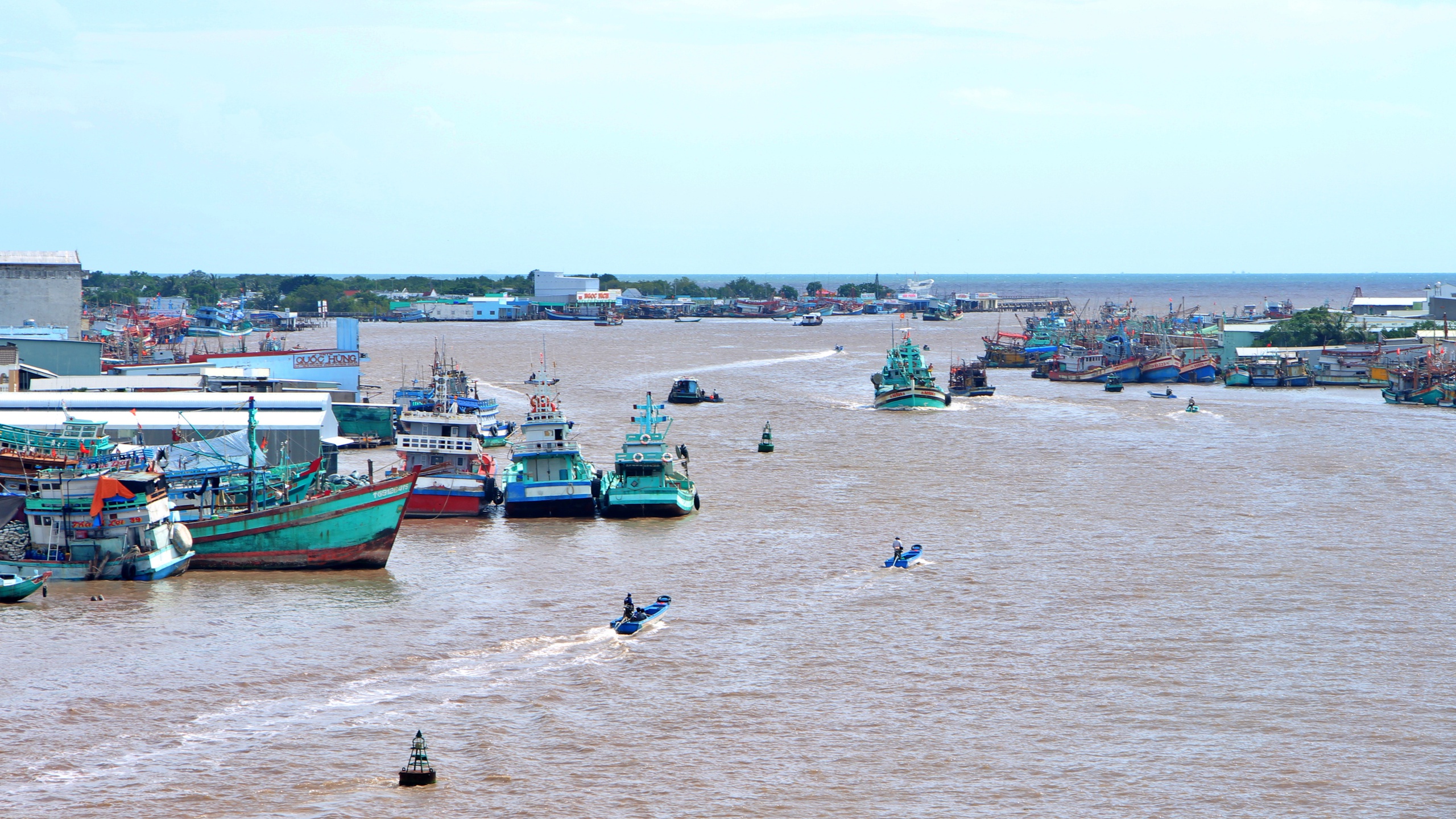 C&agrave; Mau xử l&yacute; t&agrave;u c&aacute; kh&ocirc;ng đủ điều kiện khai th&aacute;c thủy sản, n&acirc;ng cao &yacute; thức ngư d&acirc;n- Ảnh 2.