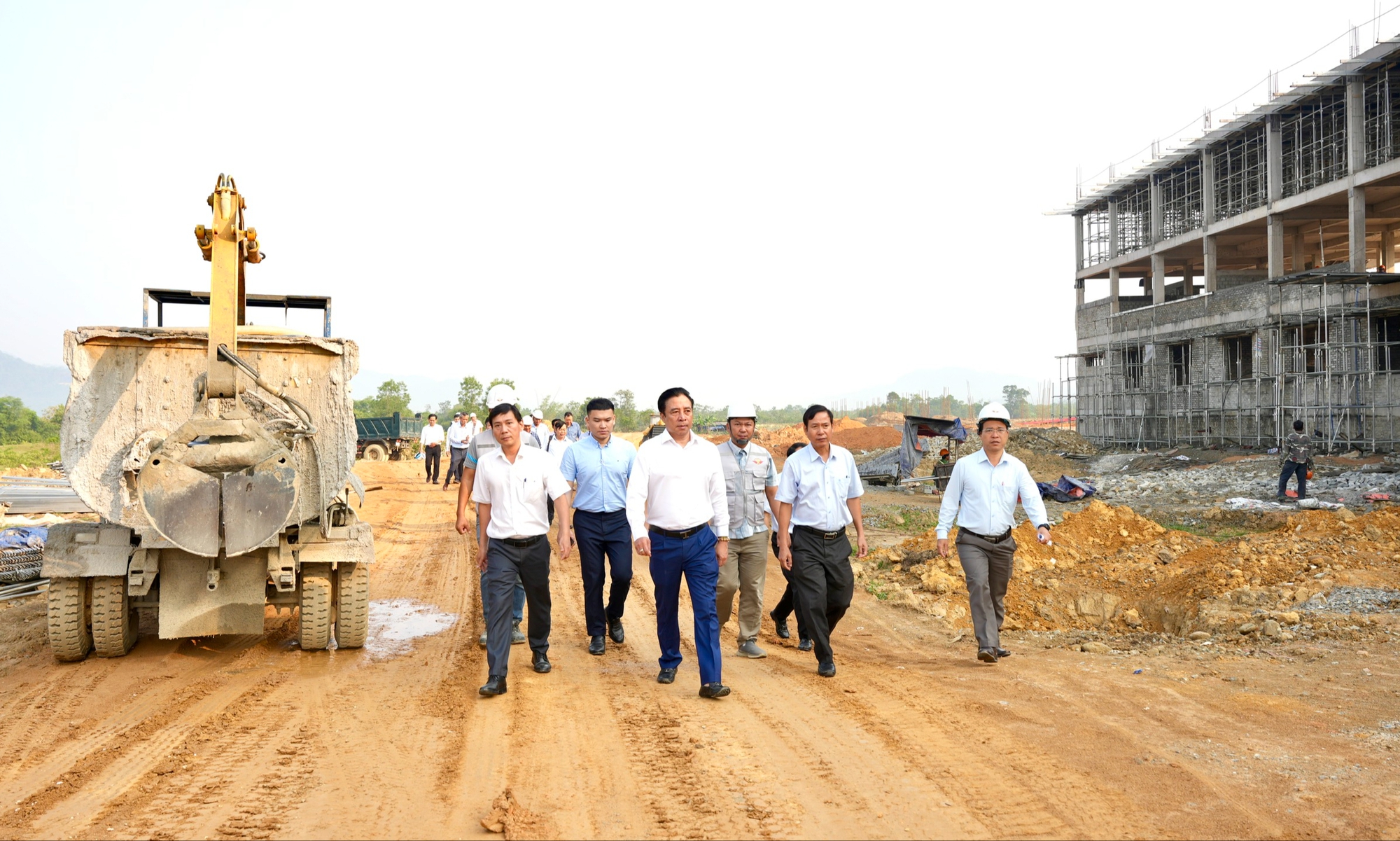 Huế: Đẩy nhanh tiến độ thi c&ocirc;ng trường phổ th&ocirc;ng nội tr&uacute; li&ecirc;n cấp khu vực bi&ecirc;n giới- Ảnh 1.