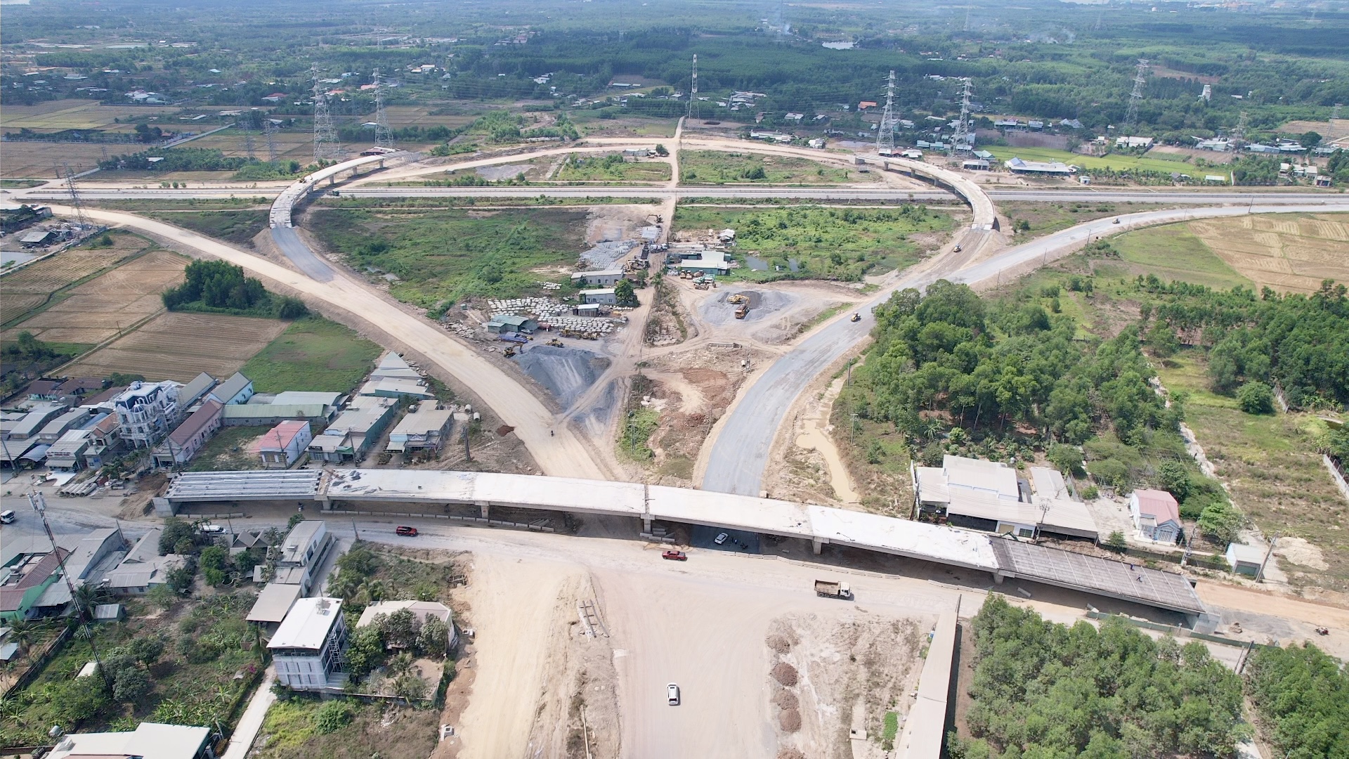 Vành đai 3 TP.HCM dần rõ nét, Đồng Nai thêm lực kết nối, tiến tới đô thị lớn- Ảnh 3. Vành đai 3 TP.HCM dần rõ nét, Đồng Nai thêm lực kết nối, tiến tới đô thị lớn- Ảnh 3.