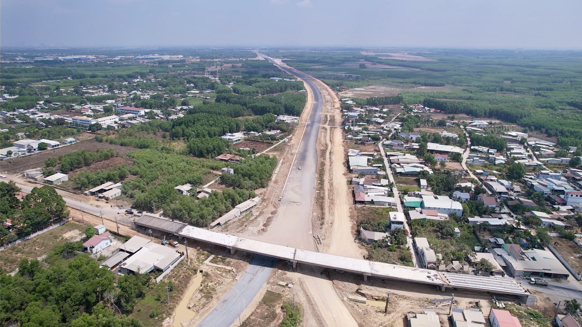 Vành đai 3 TP.HCM dần rõ nét, Đồng Nai thêm lực kết nối, tiến tới đô thị lớn- Ảnh 4. Vành đai 3 TP.HCM dần rõ nét, Đồng Nai thêm lực kết nối, tiến tới đô thị lớn- Ảnh 4.
