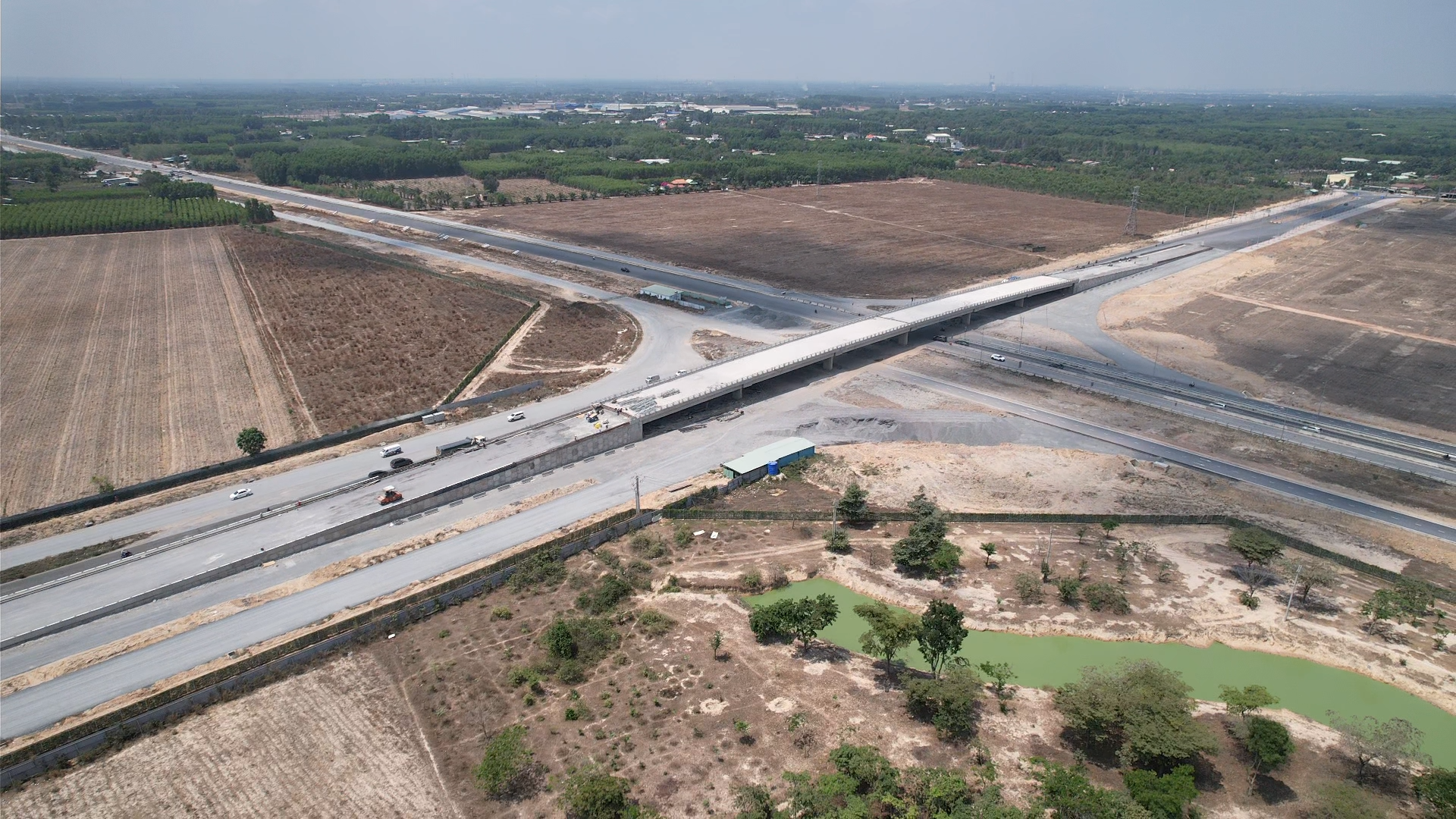 Vành đai 3 TP.HCM dần rõ nét, Đồng Nai thêm lực kết nối, tiến tới đô thị lớn- Ảnh 6. Vành đai 3 TP.HCM dần rõ nét, Đồng Nai thêm lực kết nối, tiến tới đô thị lớn- Ảnh 6.