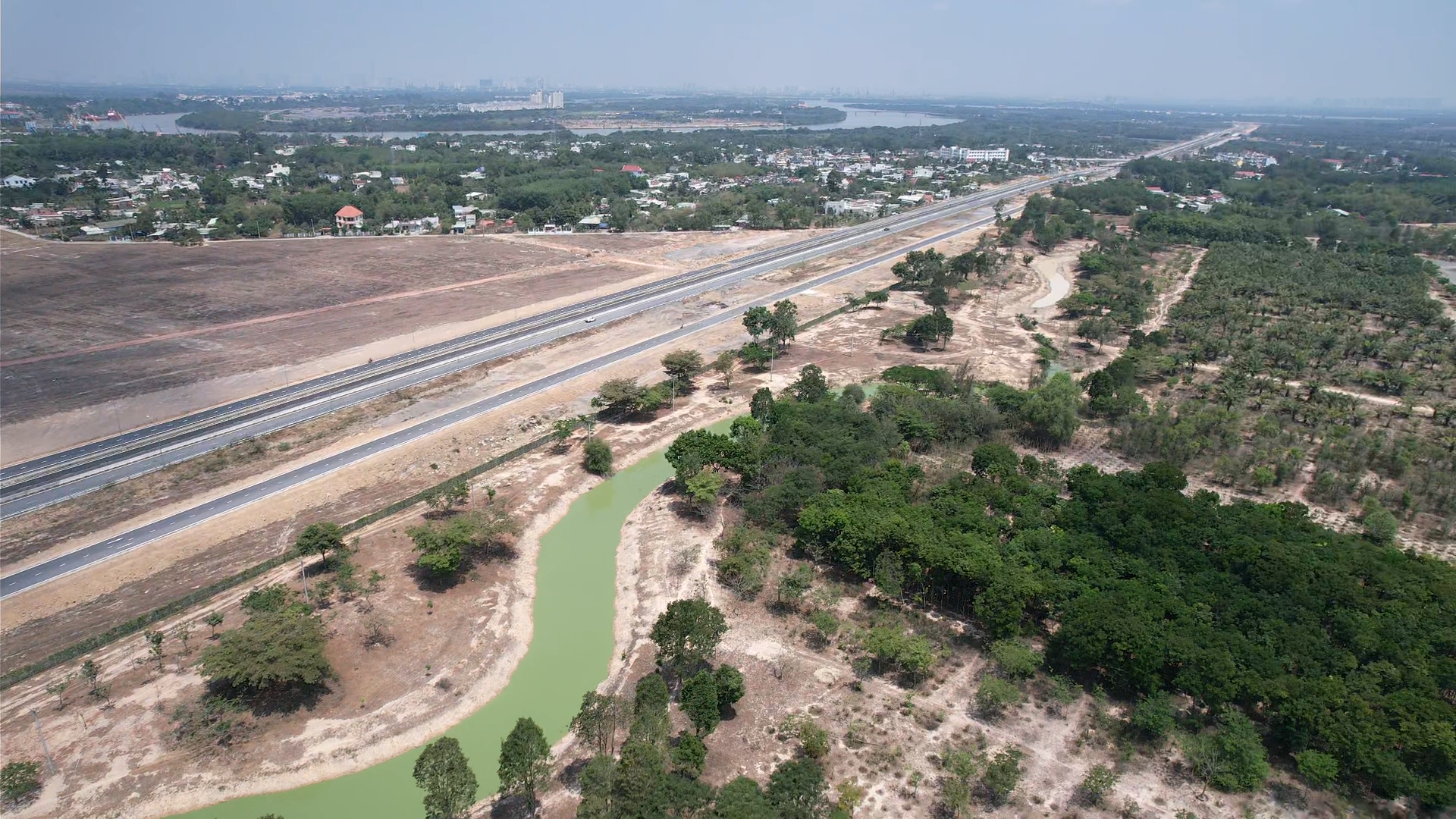 Vành đai 3 TP.HCM dần rõ nét, Đồng Nai thêm lực kết nối, tiến tới đô thị lớn- Ảnh 8. Vành đai 3 TP.HCM dần rõ nét, Đồng Nai thêm lực kết nối, tiến tới đô thị lớn- Ảnh 8.