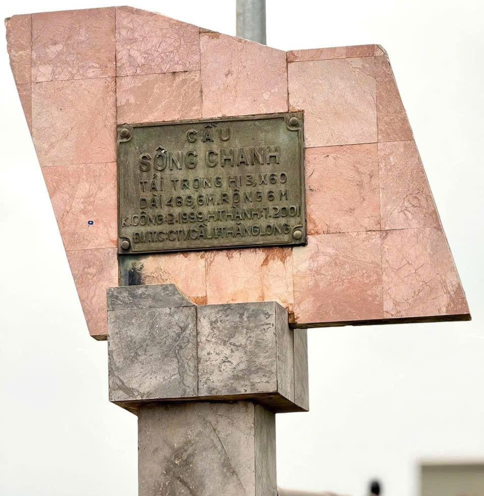 Quảng Ninh: Tháo dỡ cầu Sông Chanh 1, người dân đi lại thế nào?- Ảnh 3. Quảng Ninh: Tháo dỡ cầu Sông Chanh 1, người dân đi lại thế nào?- Ảnh 3.