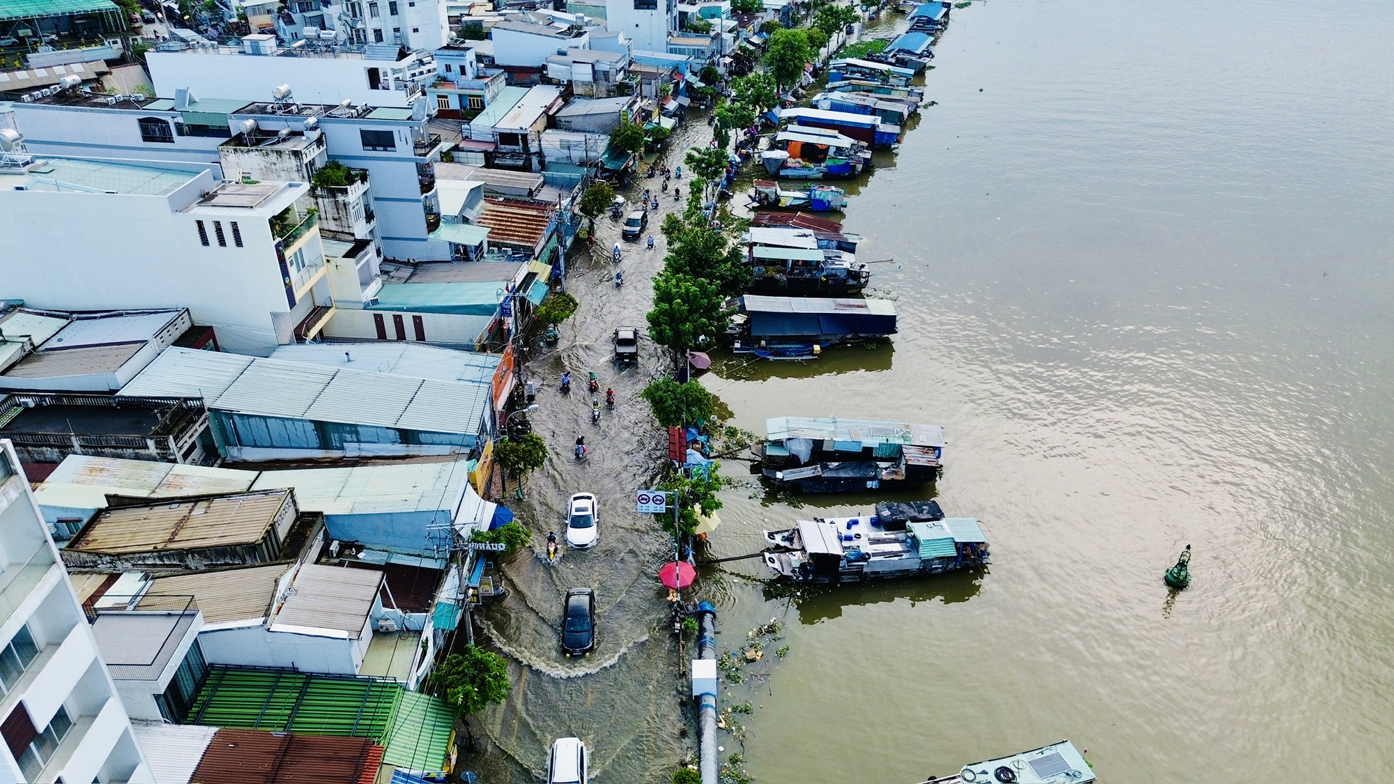 H&oacute;a giải nỗi lo &ldquo;cứ mưa l&agrave; ngập&rdquo;- Ảnh 1.