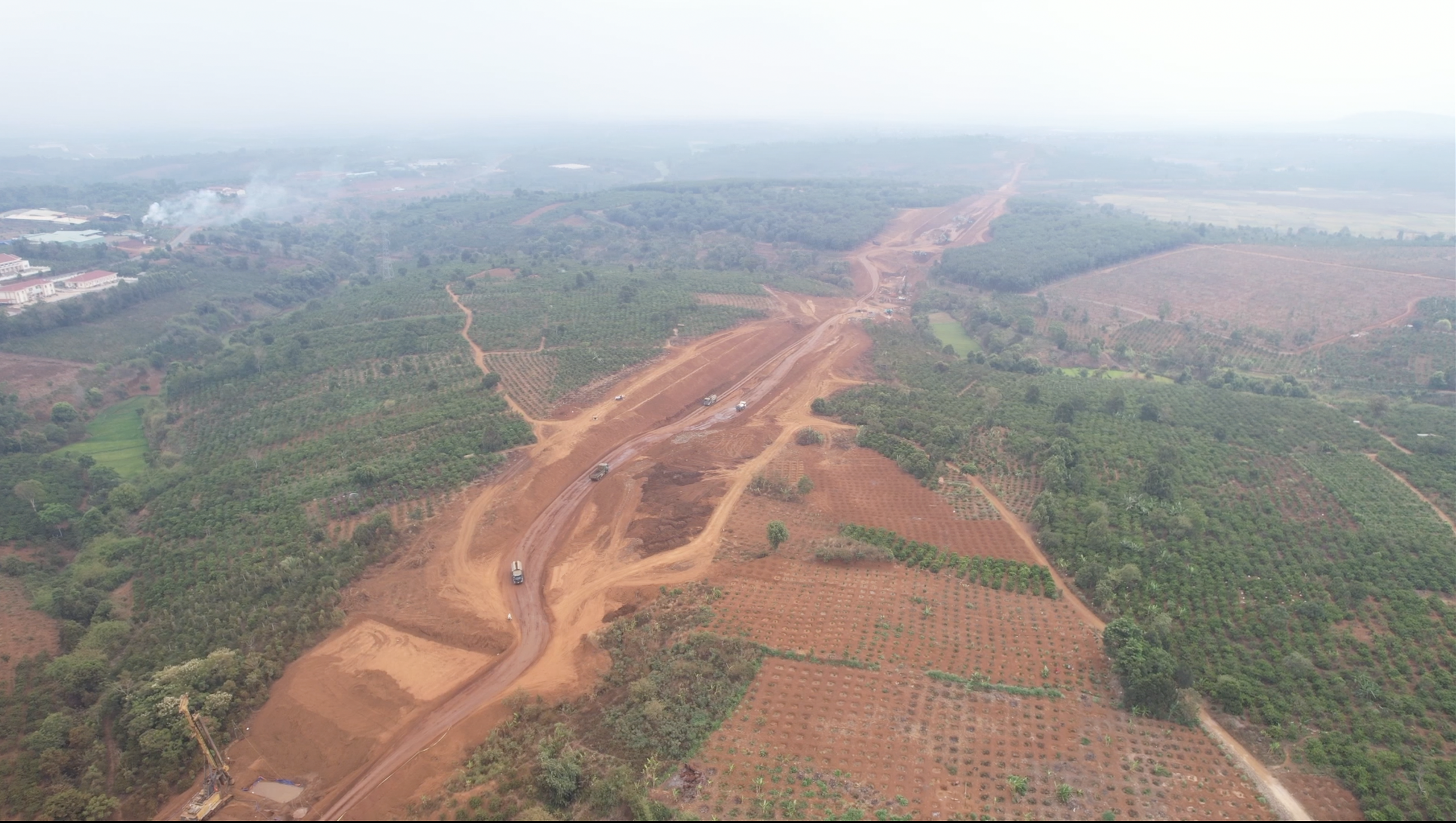 Tranh thủ nắng ráo, đẩy nhanh tiến độ cao tốc Quy Nhơn - Pleiku qua Gia Lai- Ảnh 11. Tranh thủ nắng ráo, đẩy nhanh tiến độ cao tốc Quy Nhơn - Pleiku qua Gia Lai- Ảnh 11.