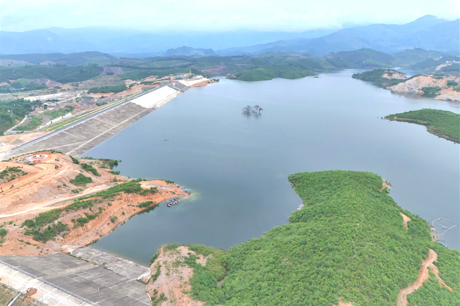 Phú Thọ: Tăng cường xử lý vi phạm trong phạm vi bảo vệ công trình thủy lợi- Ảnh 1. Phú Thọ: Tăng cường xử lý vi phạm trong phạm vi bảo vệ công trình thủy lợi- Ảnh 1.