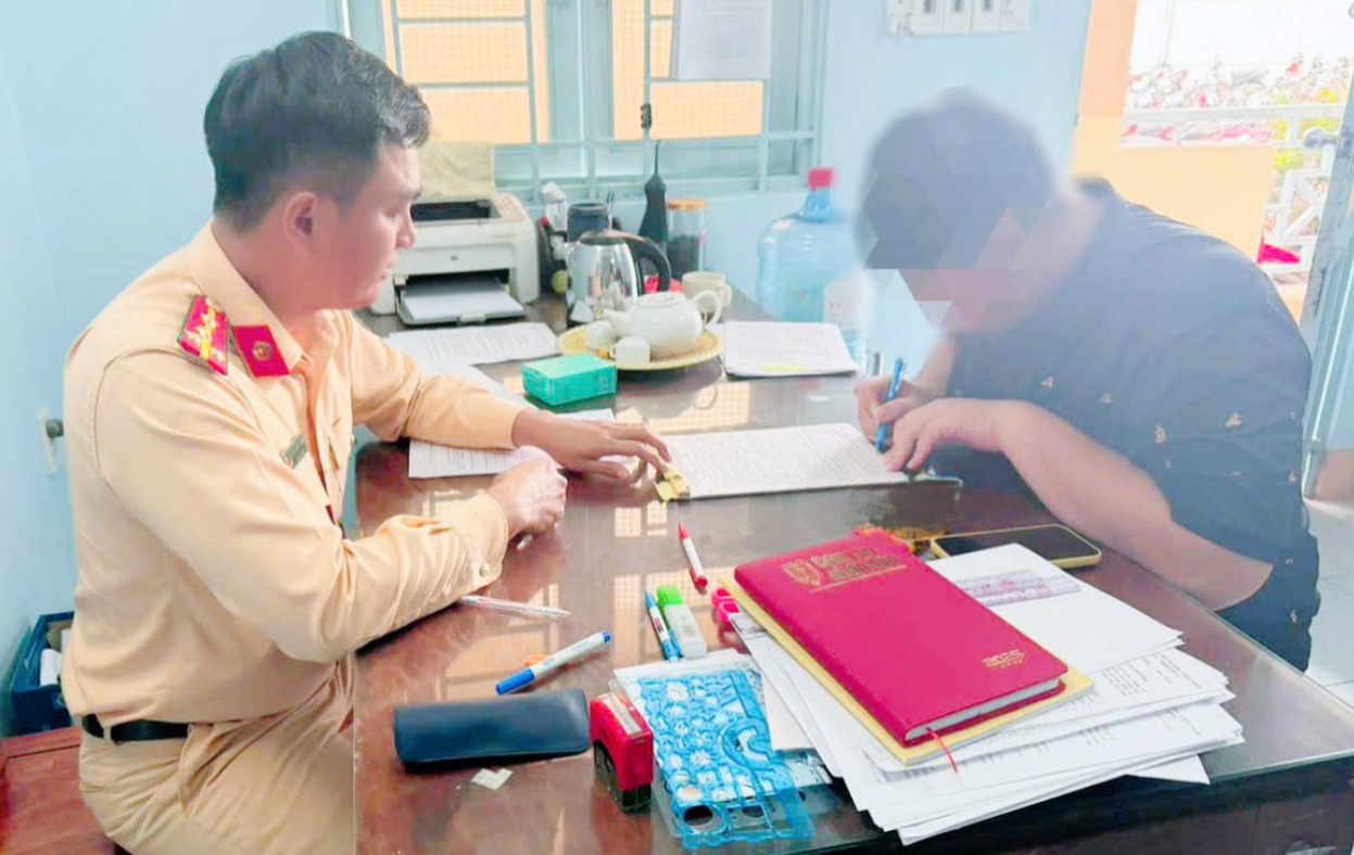 Đồng Nai: Xử l&yacute; t&agrave;i xế vượt ẩu, đi v&agrave;o đường cấm từ phản &aacute;nh của người d&acirc;n- Ảnh 2.