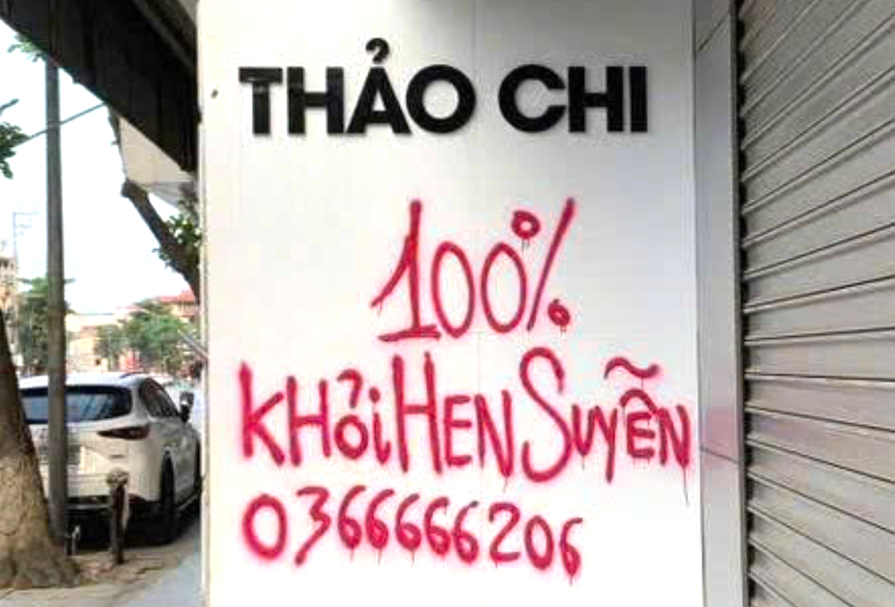 Khởi tố đối tượng phun sơn quảng c&aacute;o "chữa khỏi hen suyễn 100%" g&acirc;y bức x&uacute;c ở Nghệ An- Ảnh 3.